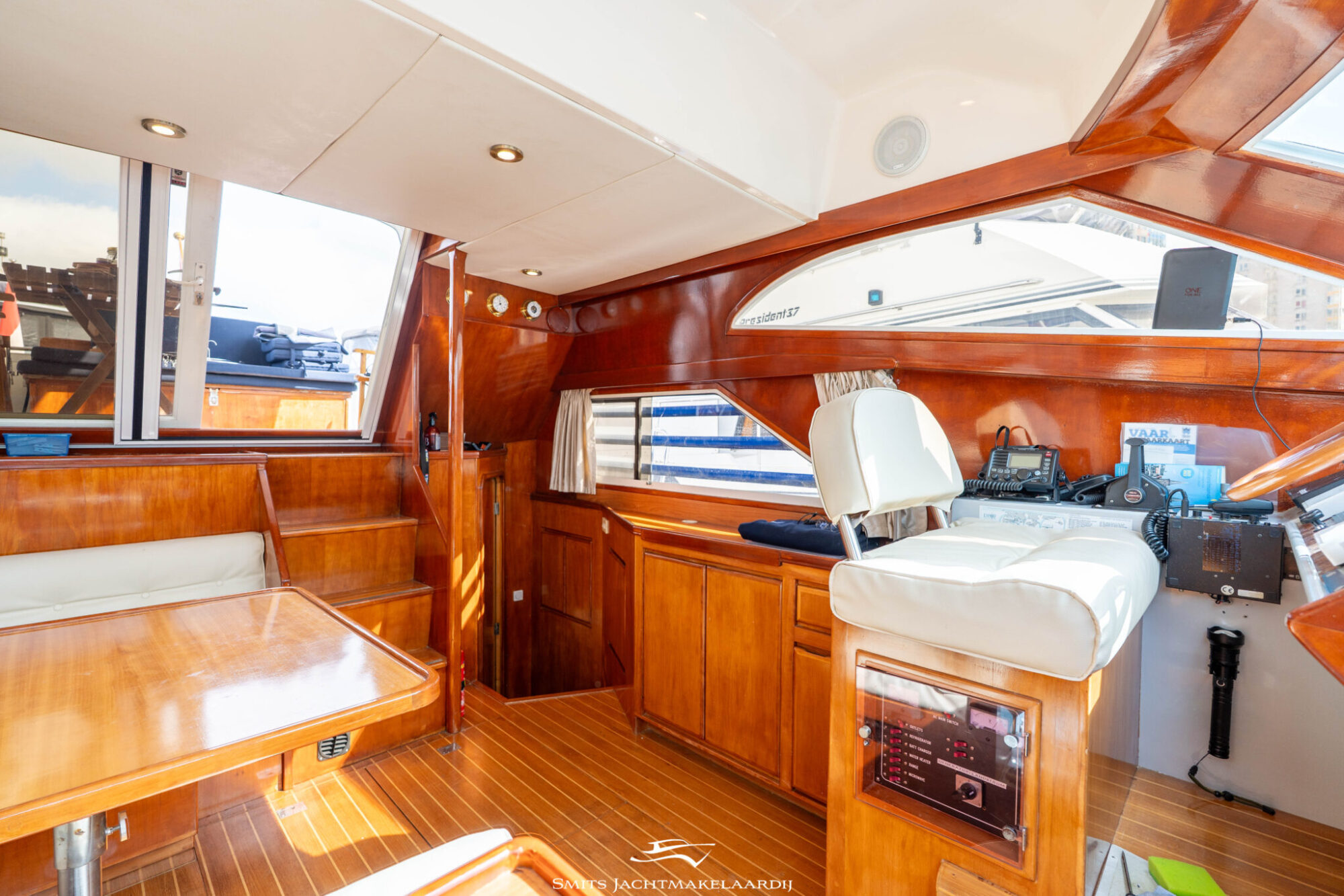 foto: 54 Astor Astor 37 Flybridge