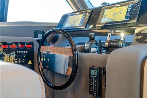 foto: 11 Ferretti Yachts 550