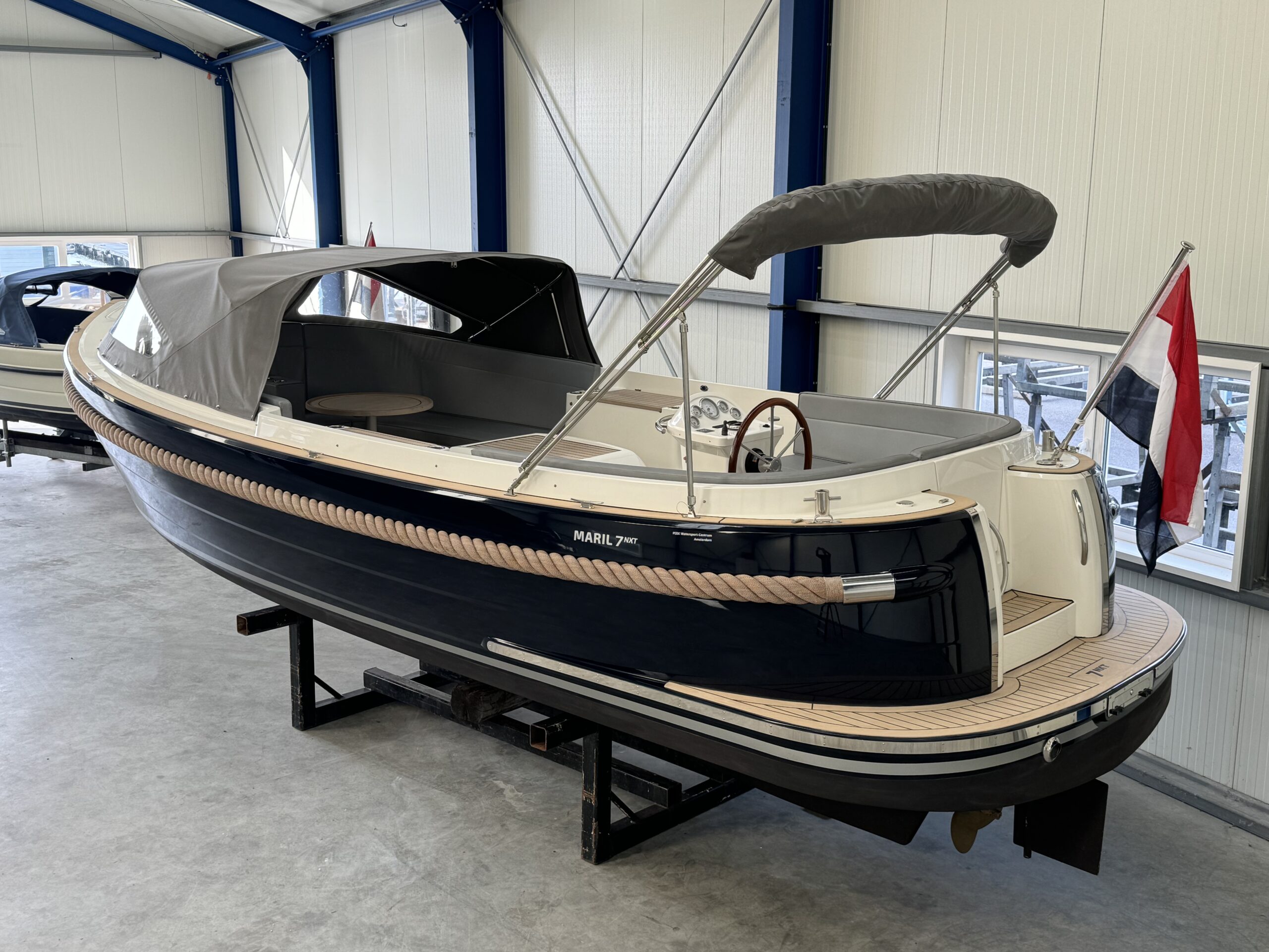 foto: 38 Motorboat 800