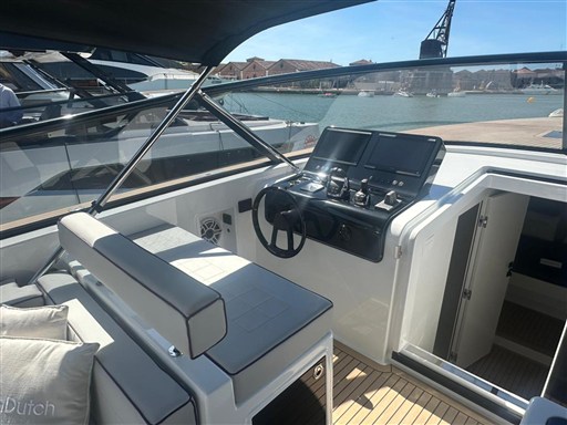 foto: 14 Vandutch 48