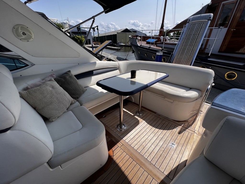 foto: 16 Sealine  S38