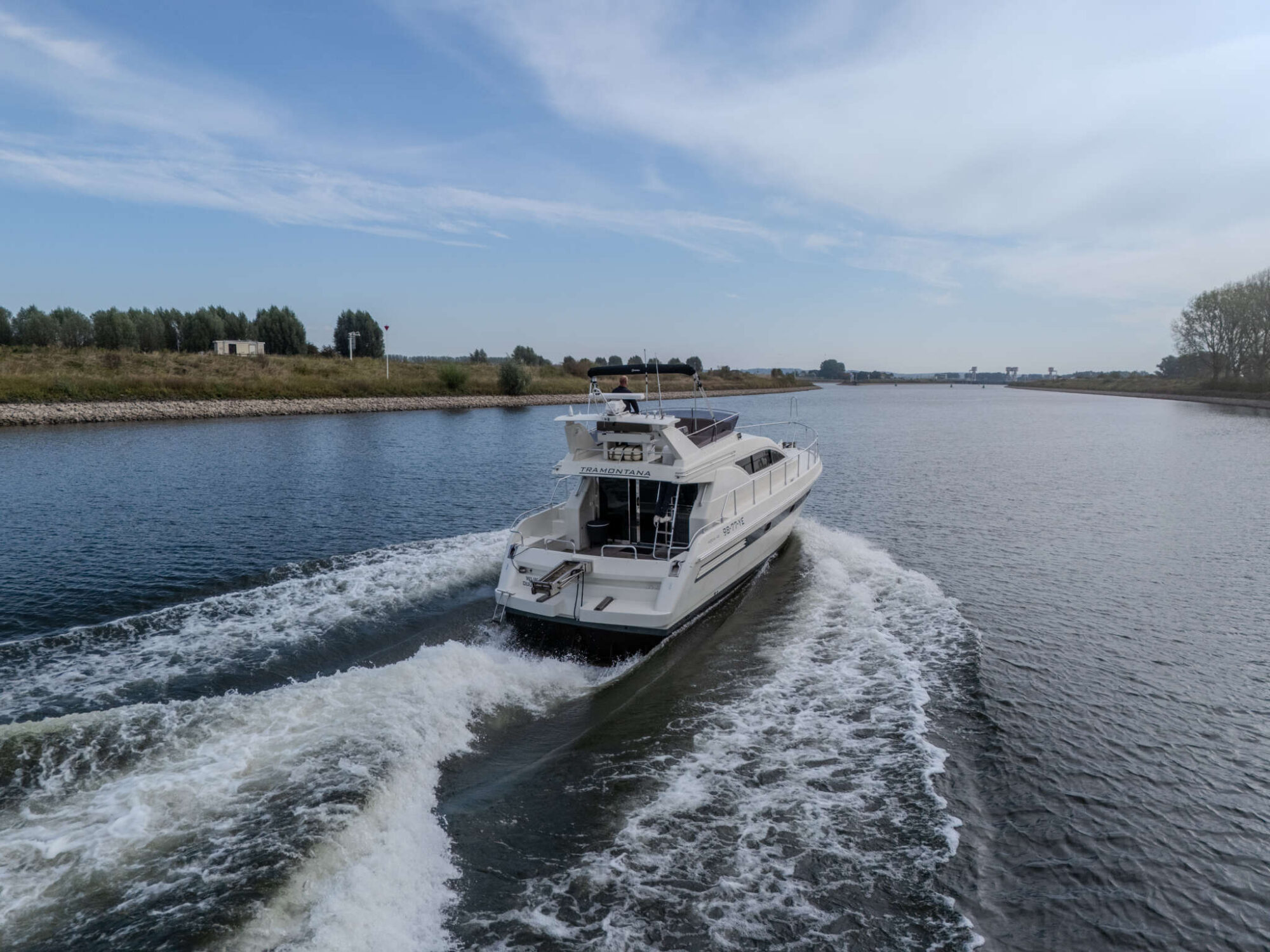 foto: 33 Mochi Craft Mochi Craft 43 Flybridge