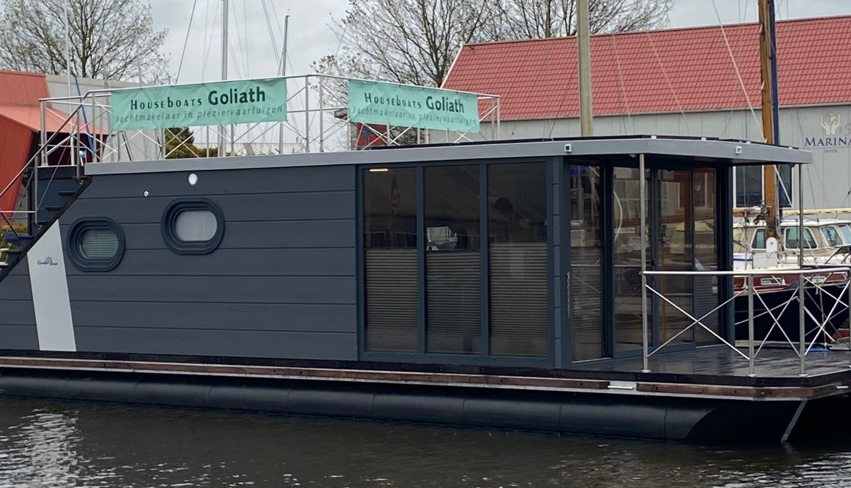 Campi 400 Houseboat