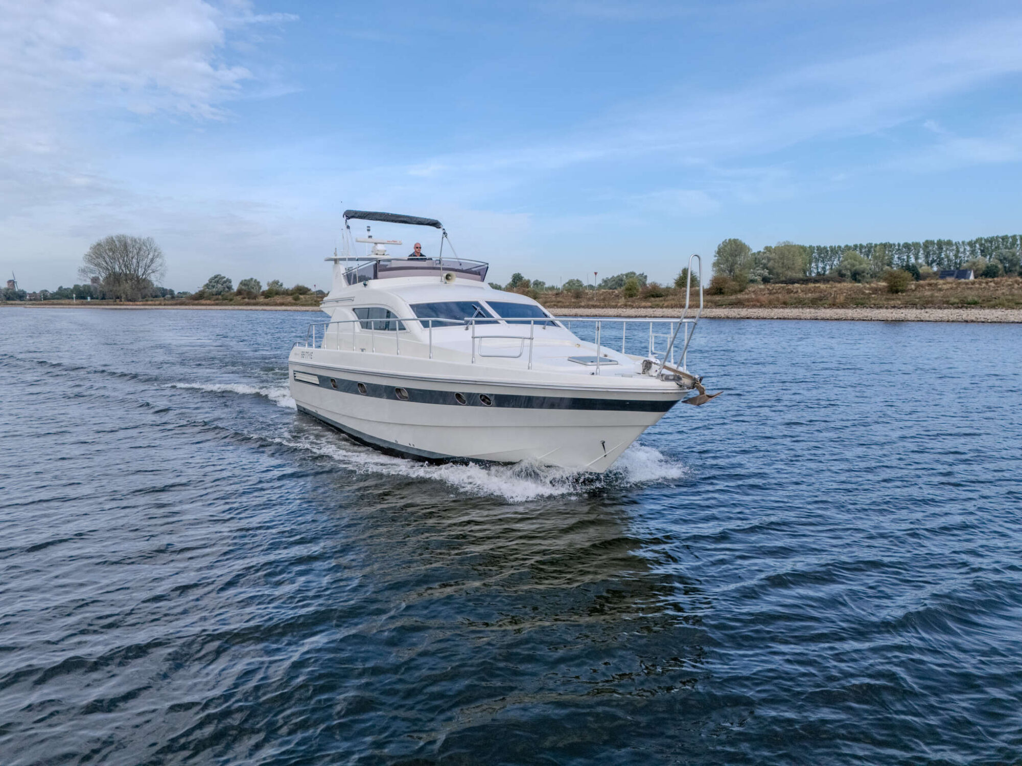 foto: 34 Mochi Craft Mochi Craft 43 Flybridge