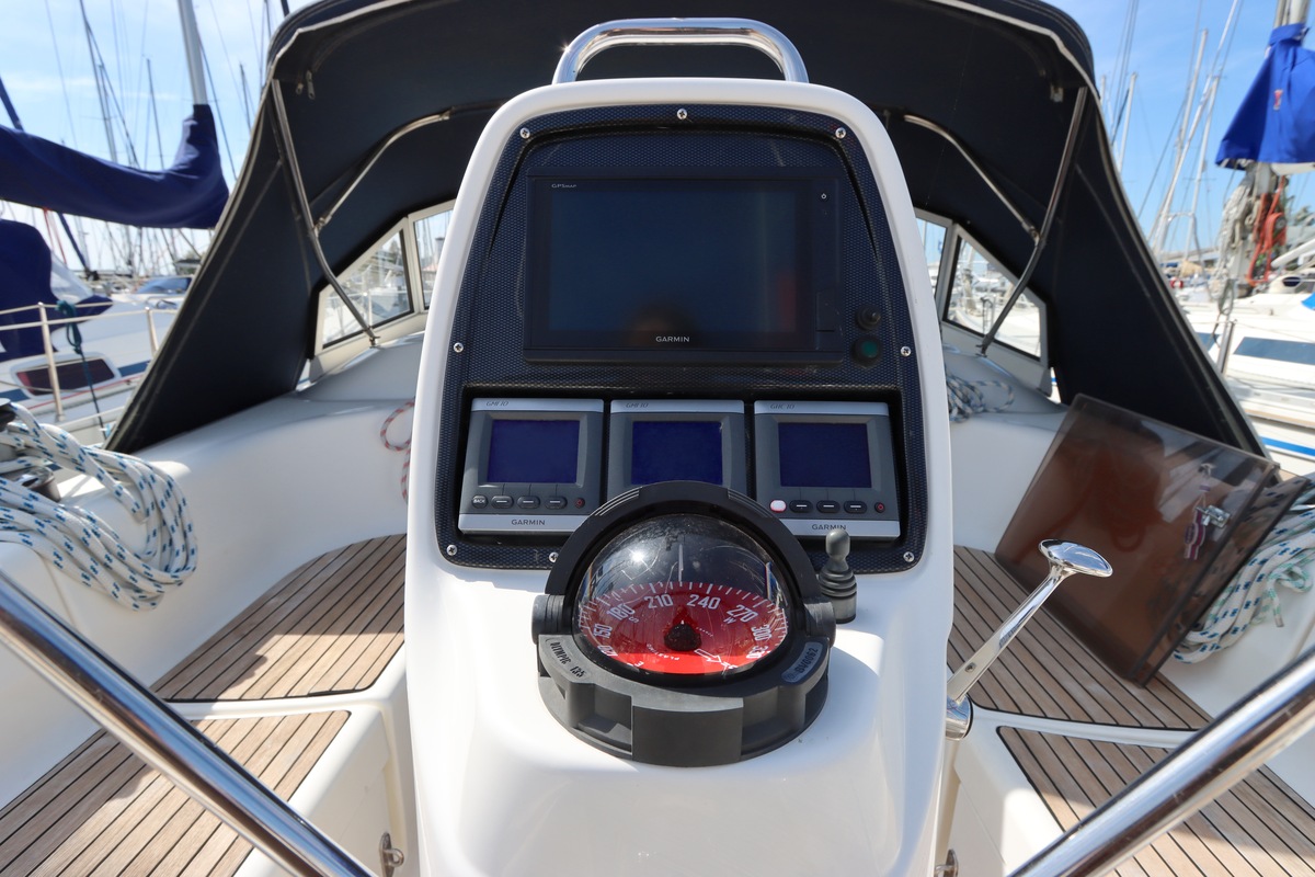 foto: 22 Bavaria  38-3 Cruiser