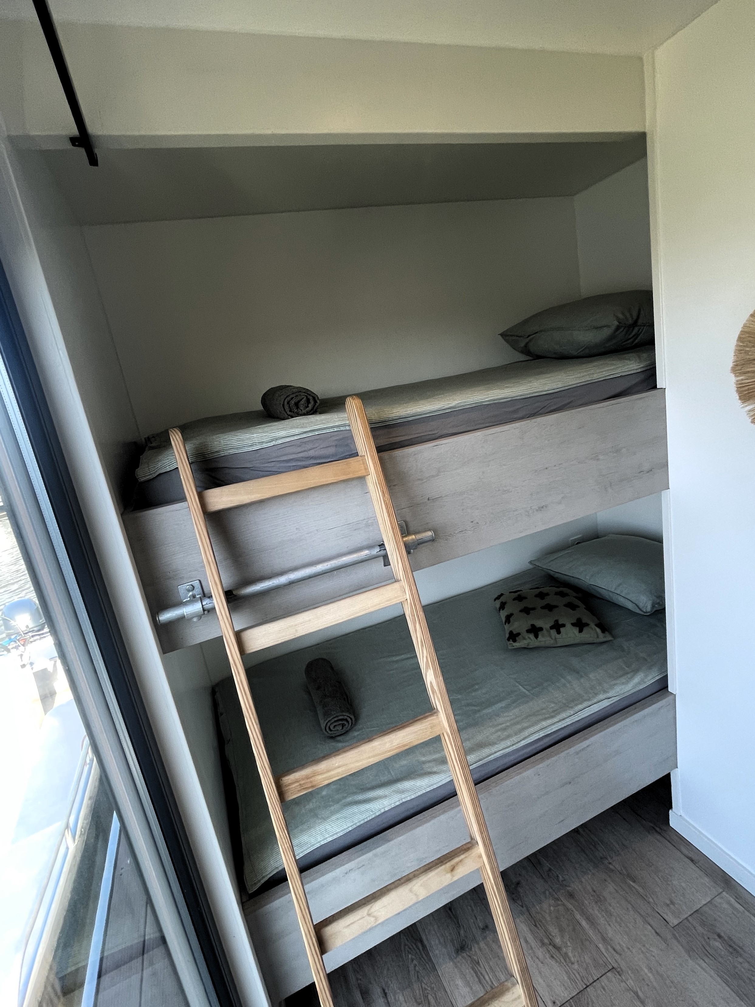 foto: 13 Surla 15 Houseboat Zelfvoorzienend