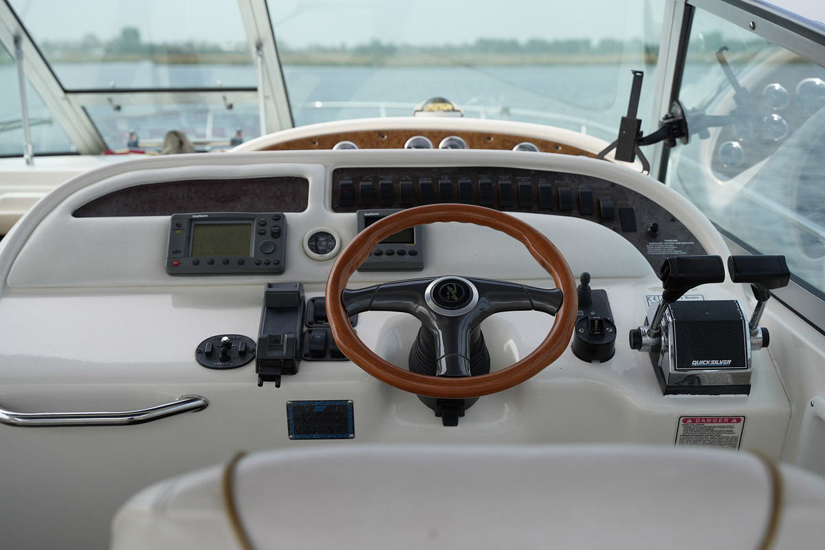foto: 22 Sea Ray 310 Sundancer