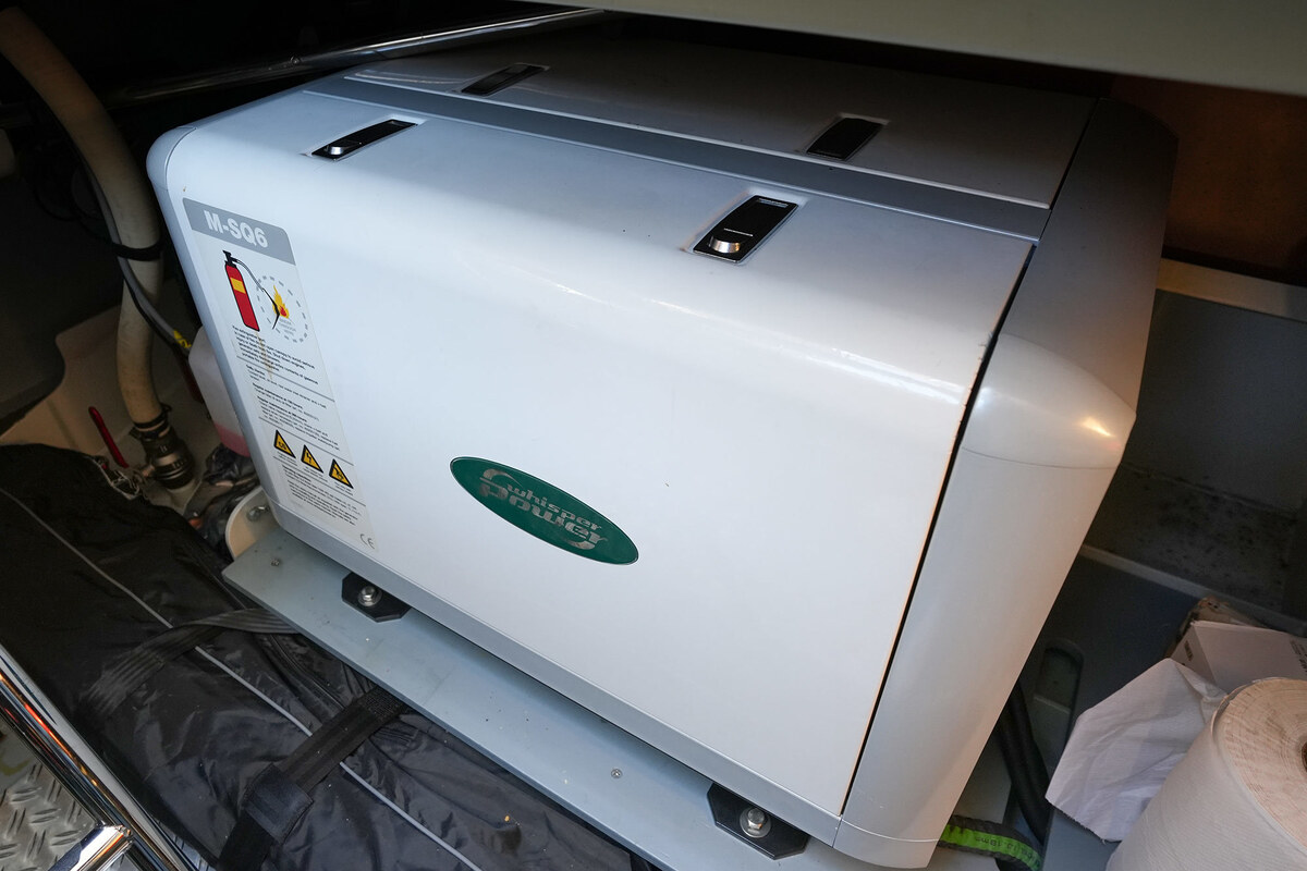 foto: 33 Linssen Grand Sturdy 410 AC Variotop met stabilisator