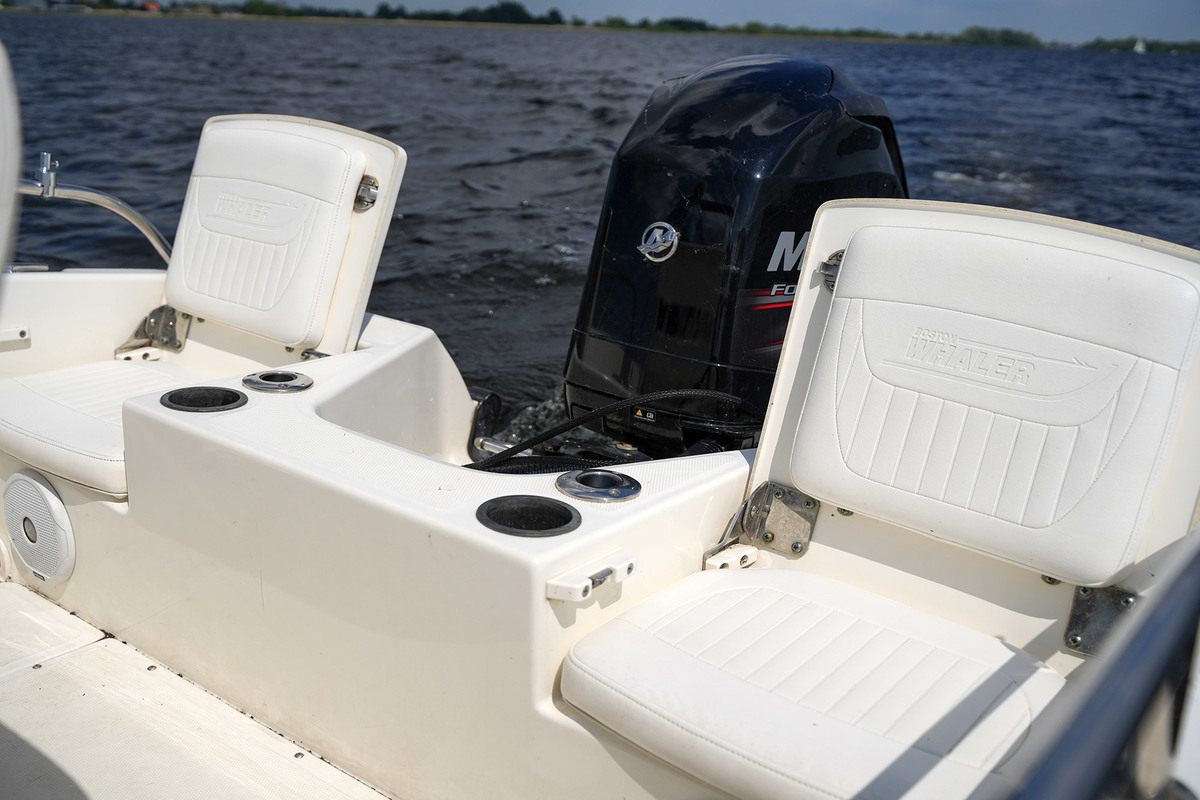 foto: 40 Boston Whaler 170 Dauntless