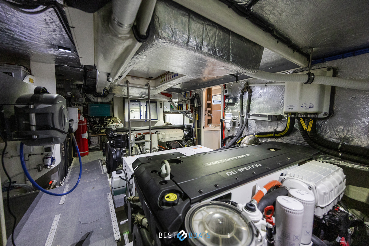 foto: 44 Absolute  Navetta 52