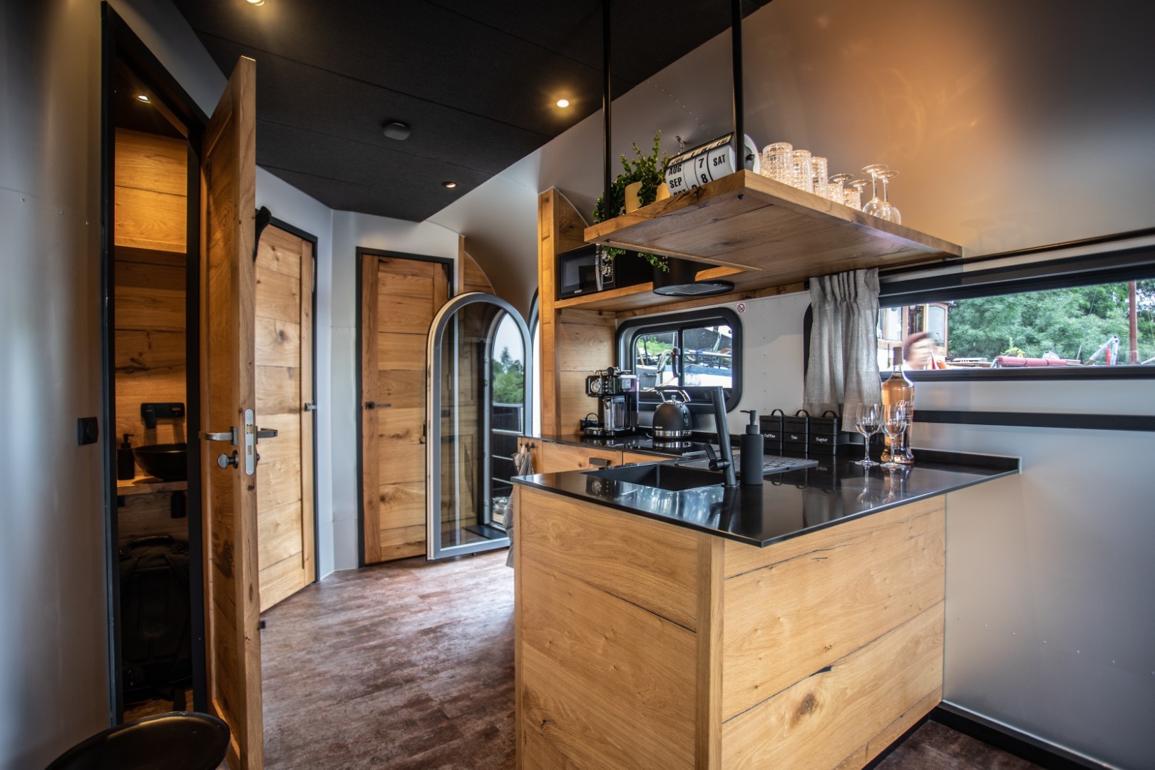 foto: 14 The Coon 1000 Houseboat