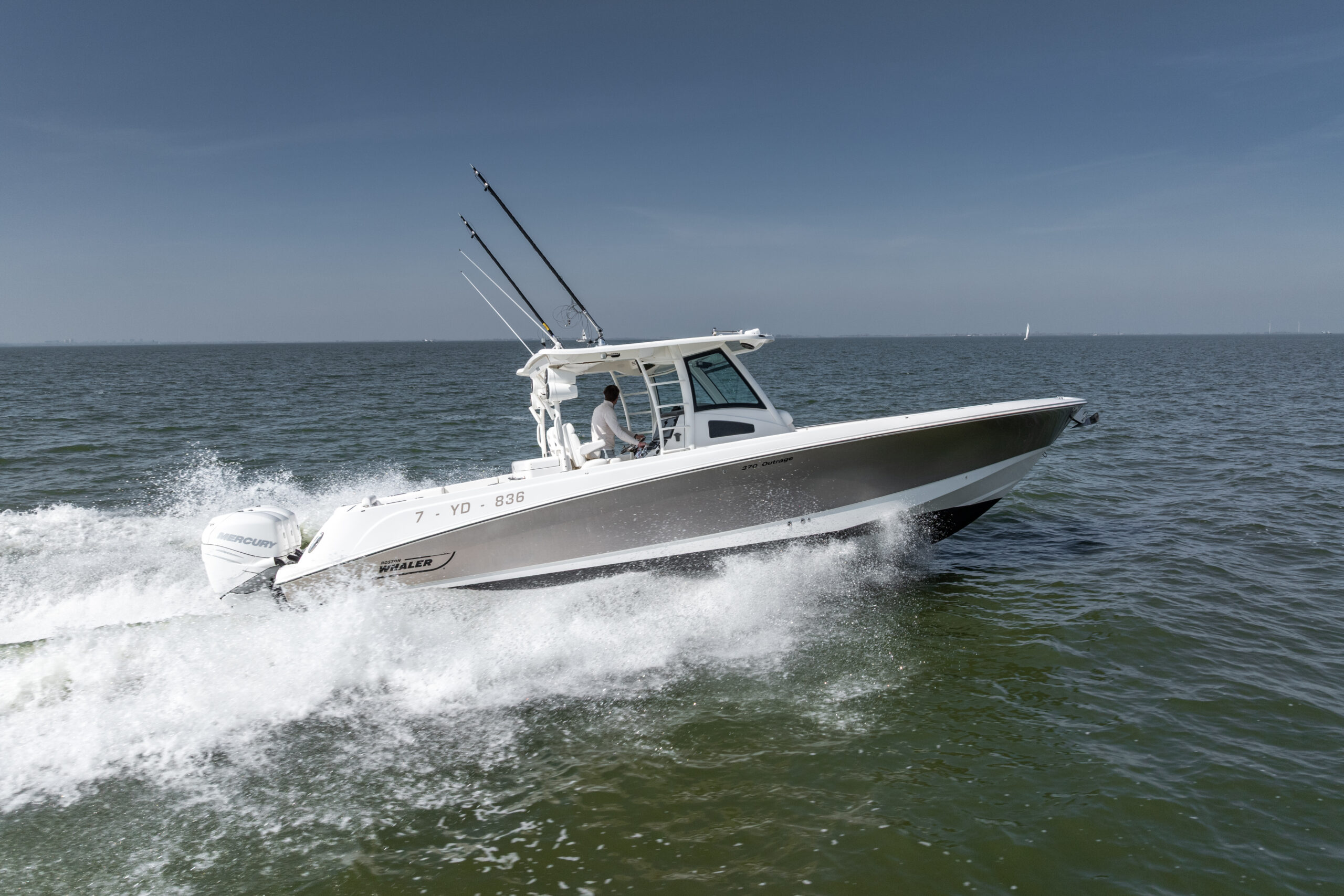 foto: 60 Boston Whaler 370 Outrage
