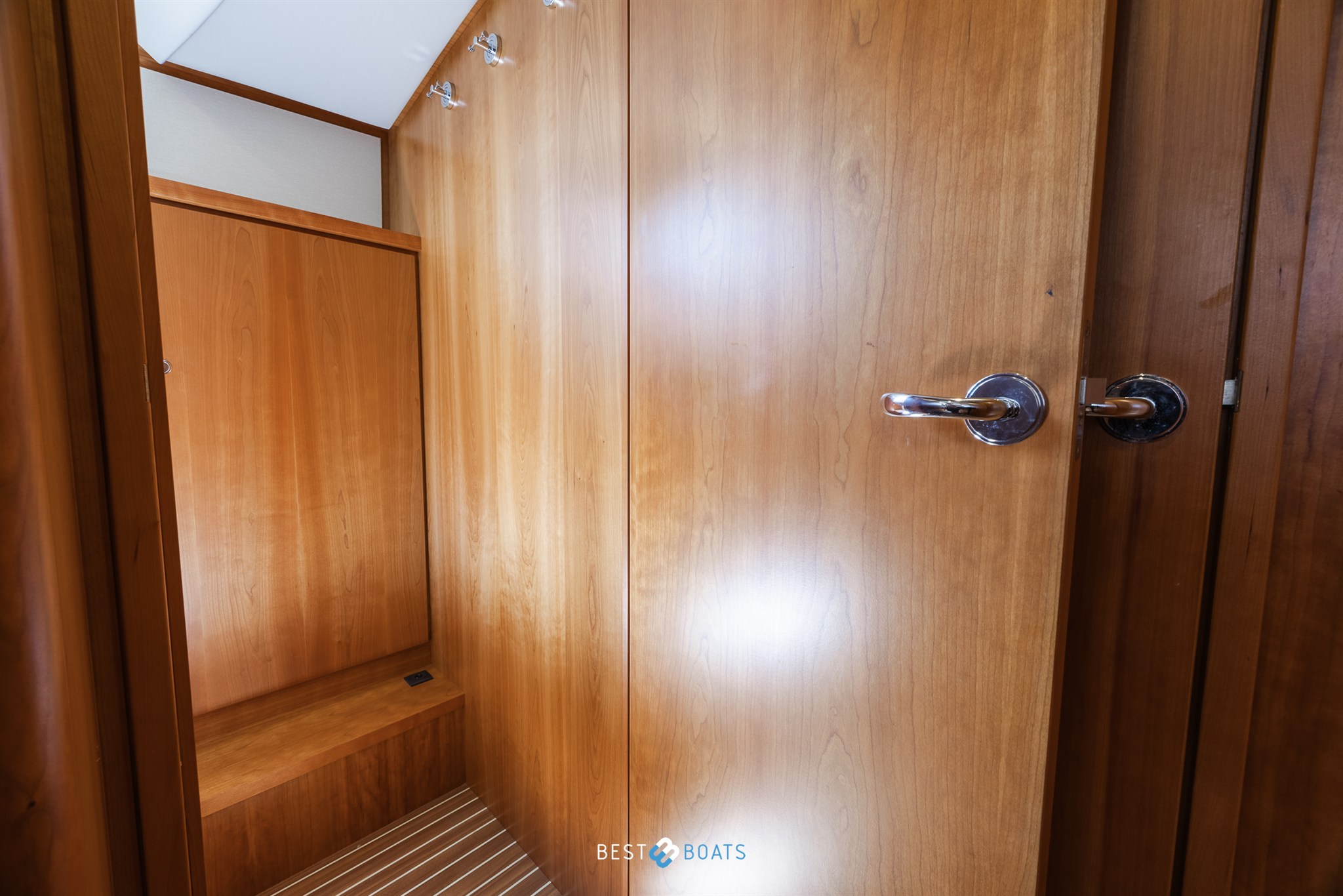 foto: 34 Linssen Grand Sturdy 470 Sedan Wheelhouse