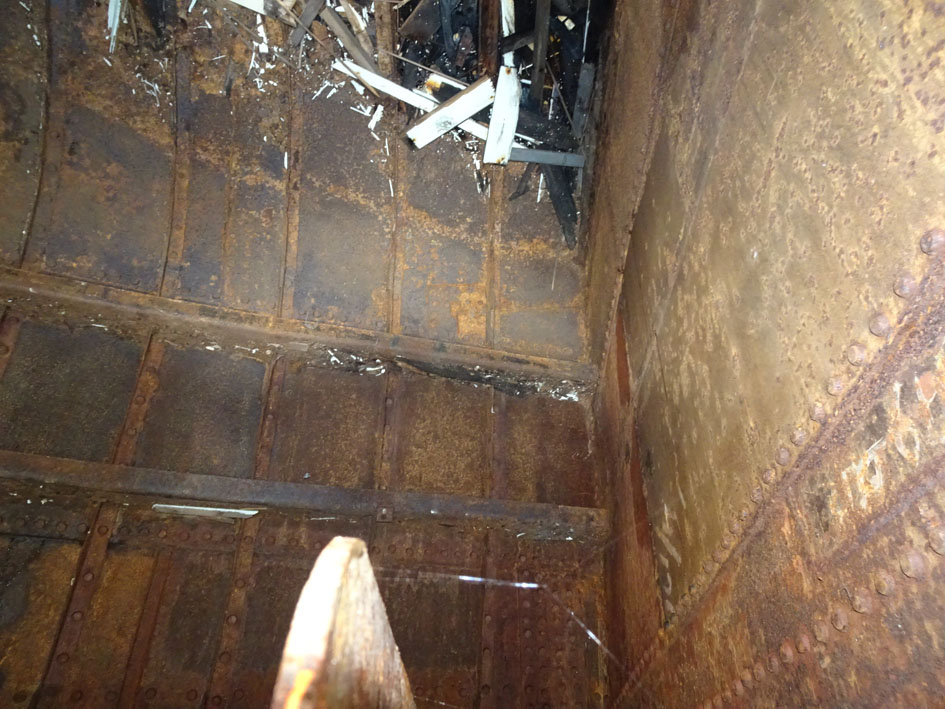 foto: 11 Luxe Motor Elizabeth III 42.46 casco