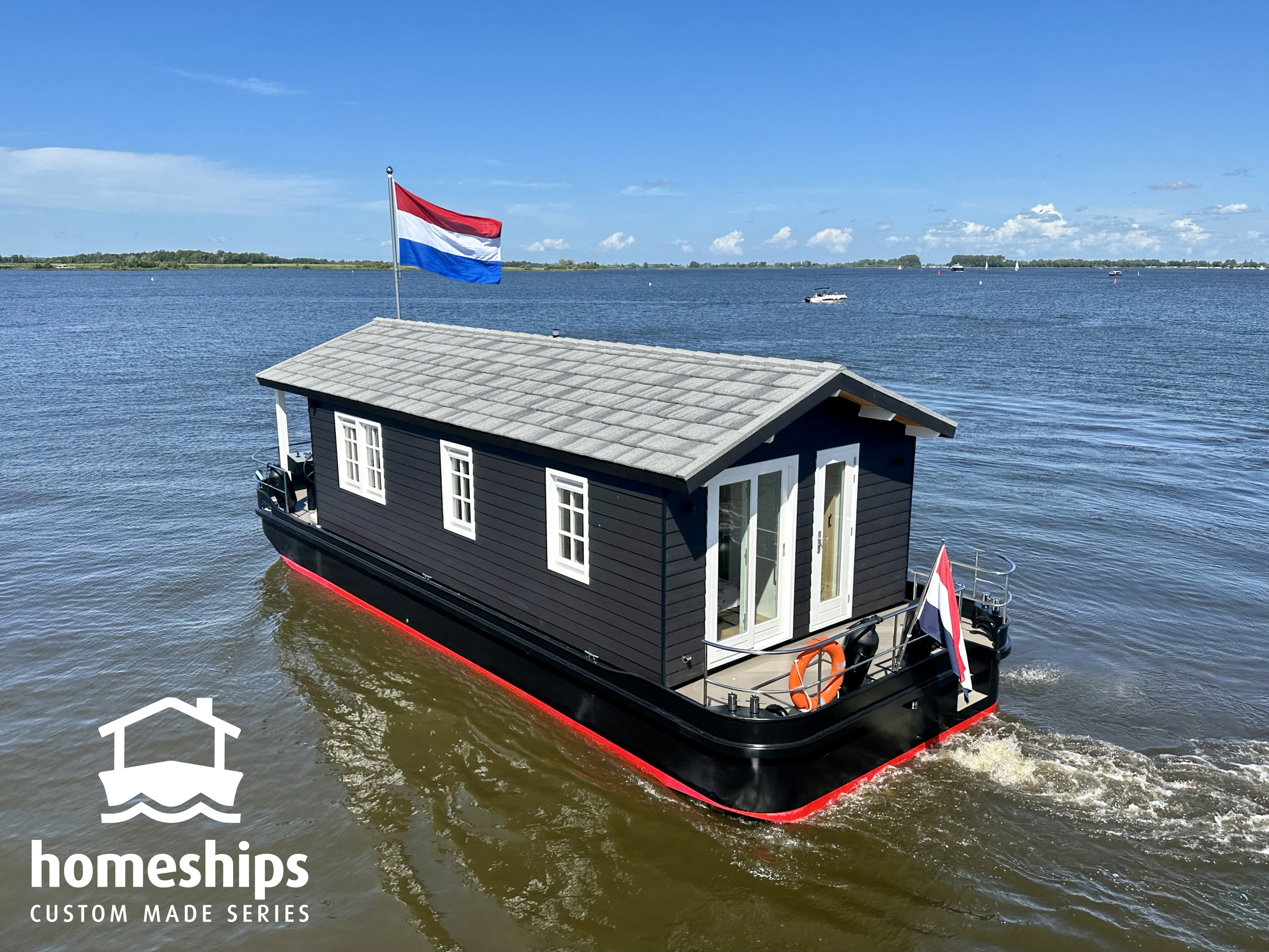 foto: 44 HOMESHIP VaarChalet 1250D Luxe Houseboat