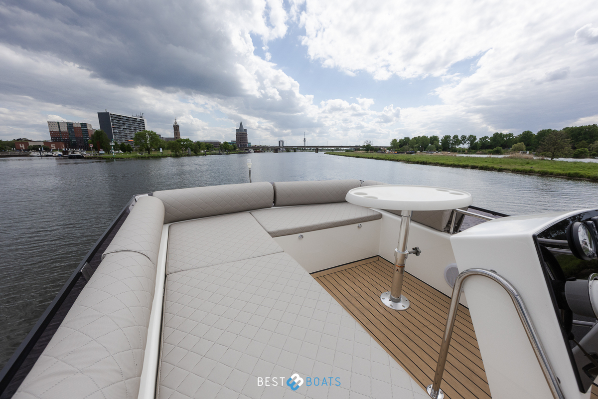foto: 28 Cobra Yachts Futura 36 Premium Fly