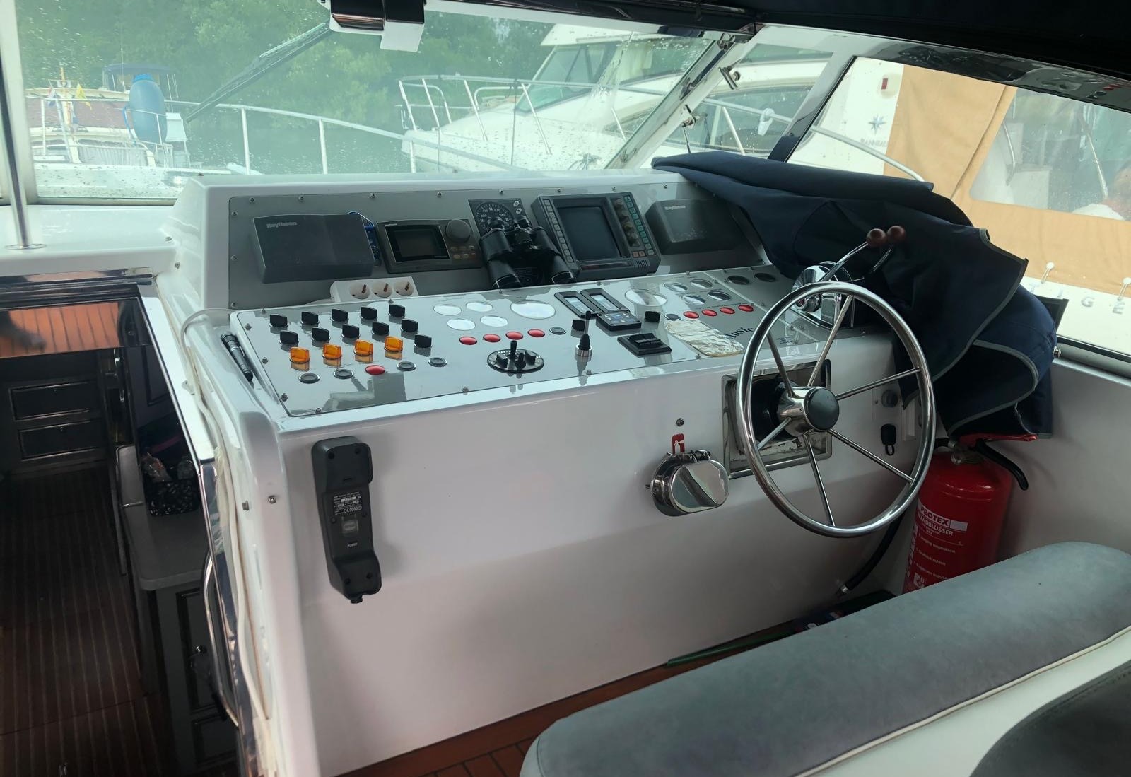 foto: 28 Sea Ray Sea Ray 400 Express Cruiser