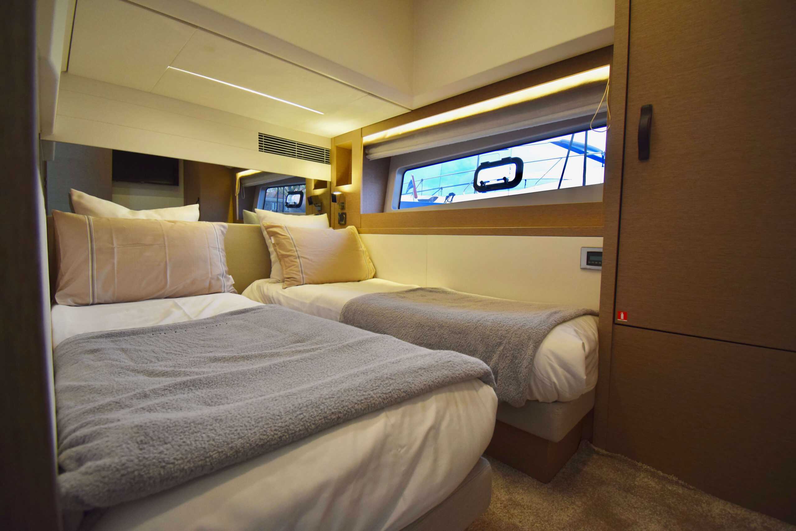 foto: 34 Prestige 590 Flybridge #49