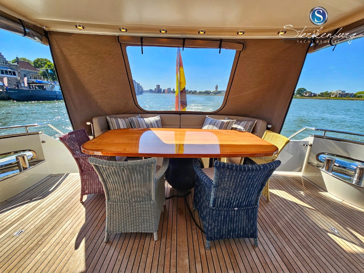 foto: 17 Van der Valk Continental II 2300 ALU-IPS