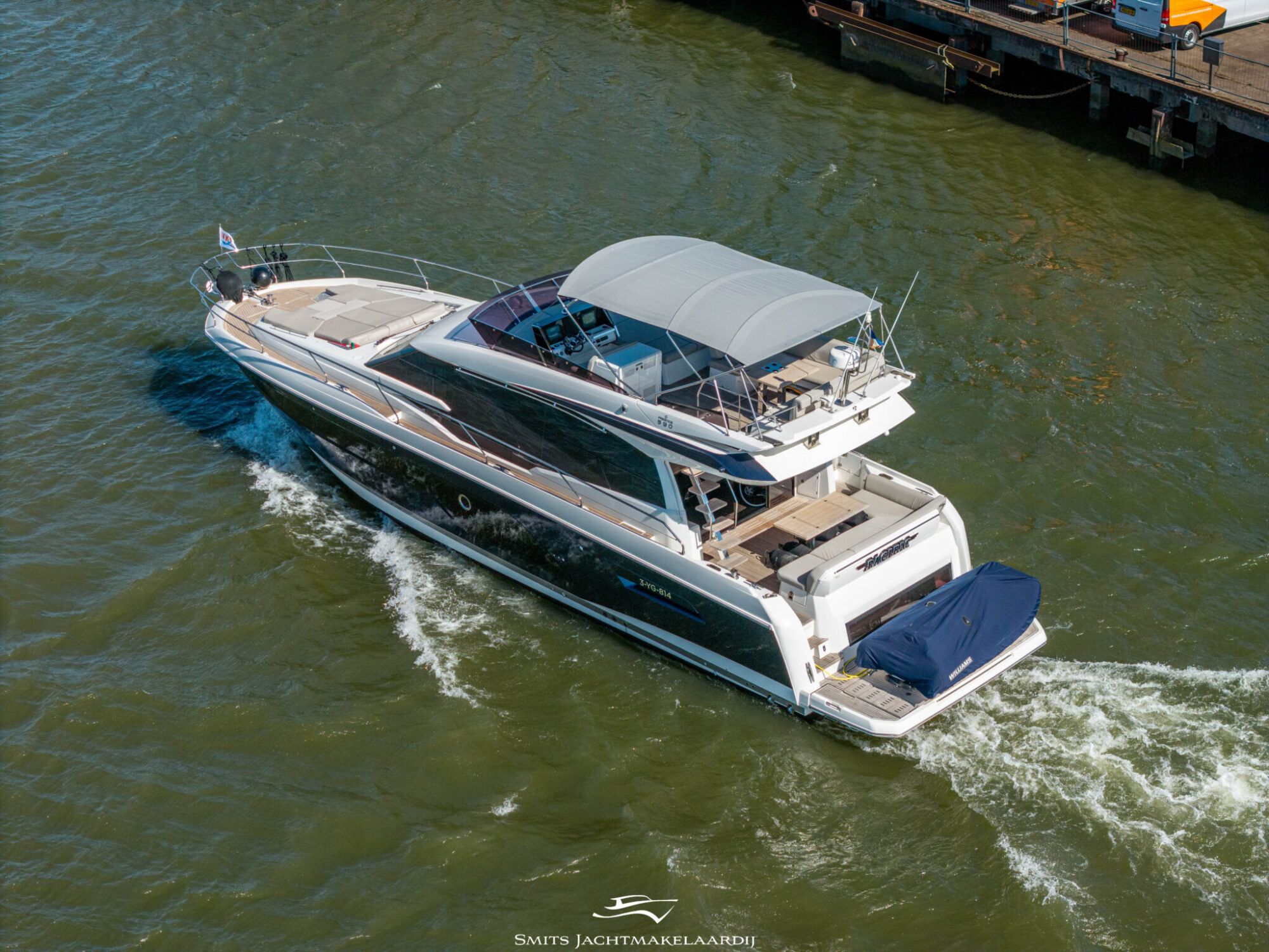 foto: 118 Prestige Prestige 590 Flybridge