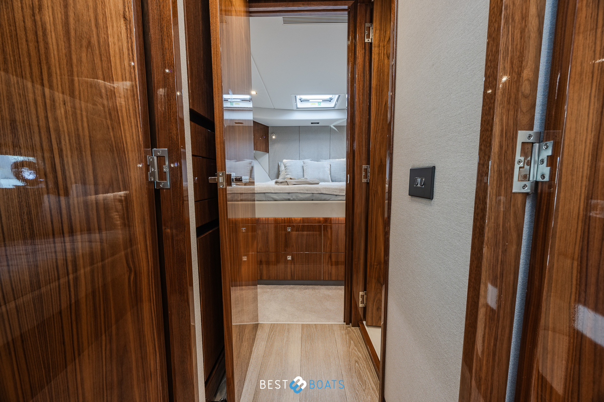 foto: 34 Riviera 4600 SPORT YACHT-PLATINUM EDITION