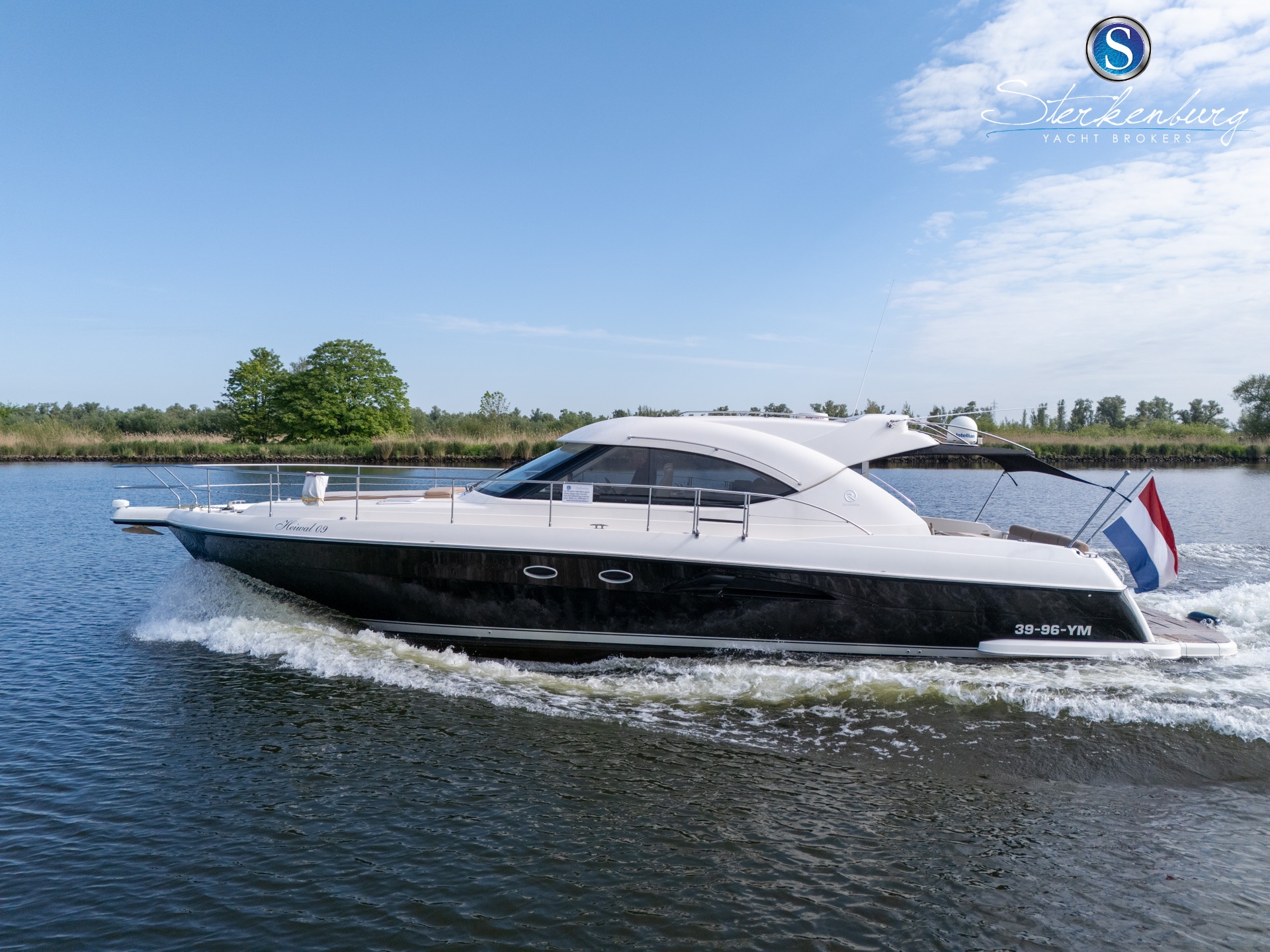 foto: 37 Rivièra 4700 Sport Yacht