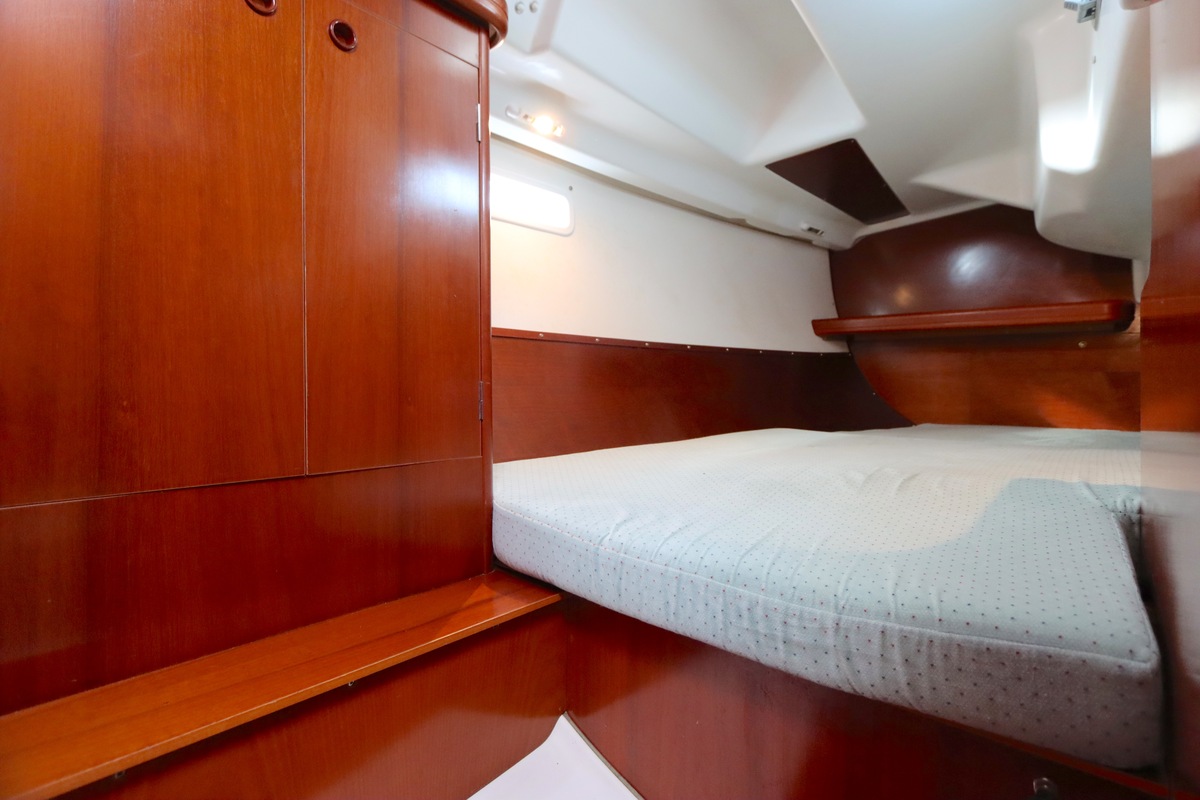 foto: 16 Beneteau Oceanis Clipper 331 Lifting keel