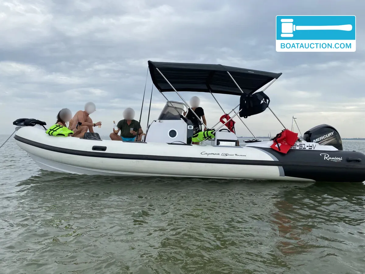 foto: 26 Ranieri Cayman 23 Sport Touring