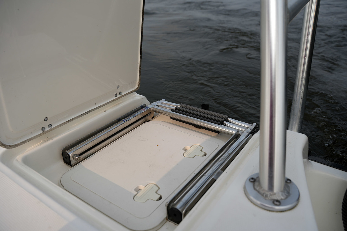 foto: 16 Boston Whaler 230 Dauntless