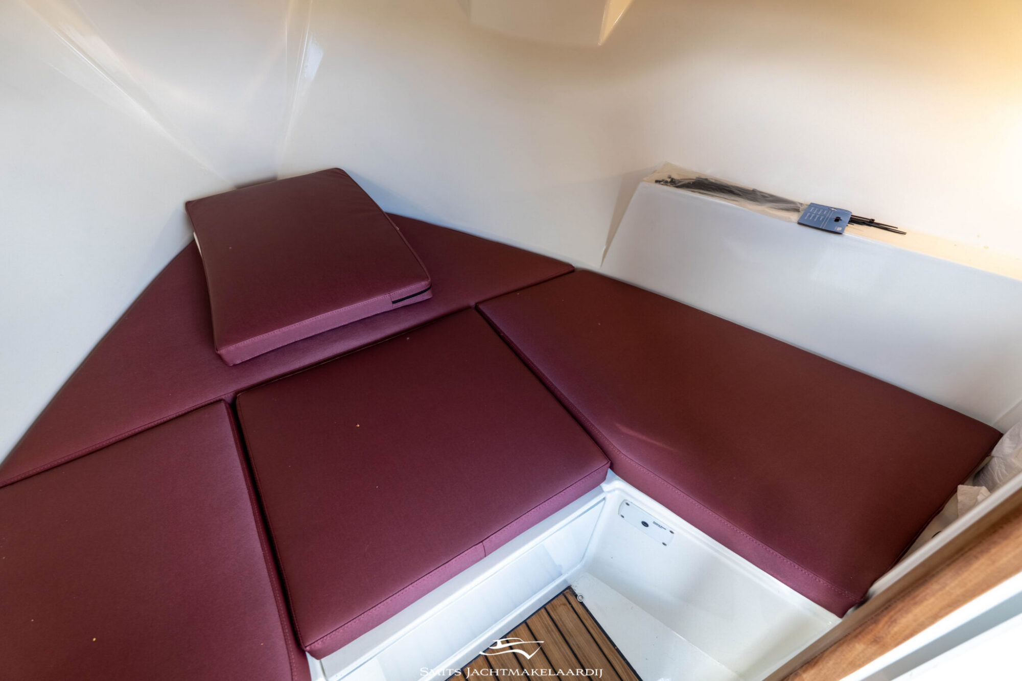 foto: 16 Bola Bola GS Tender 27 Semi Cabin