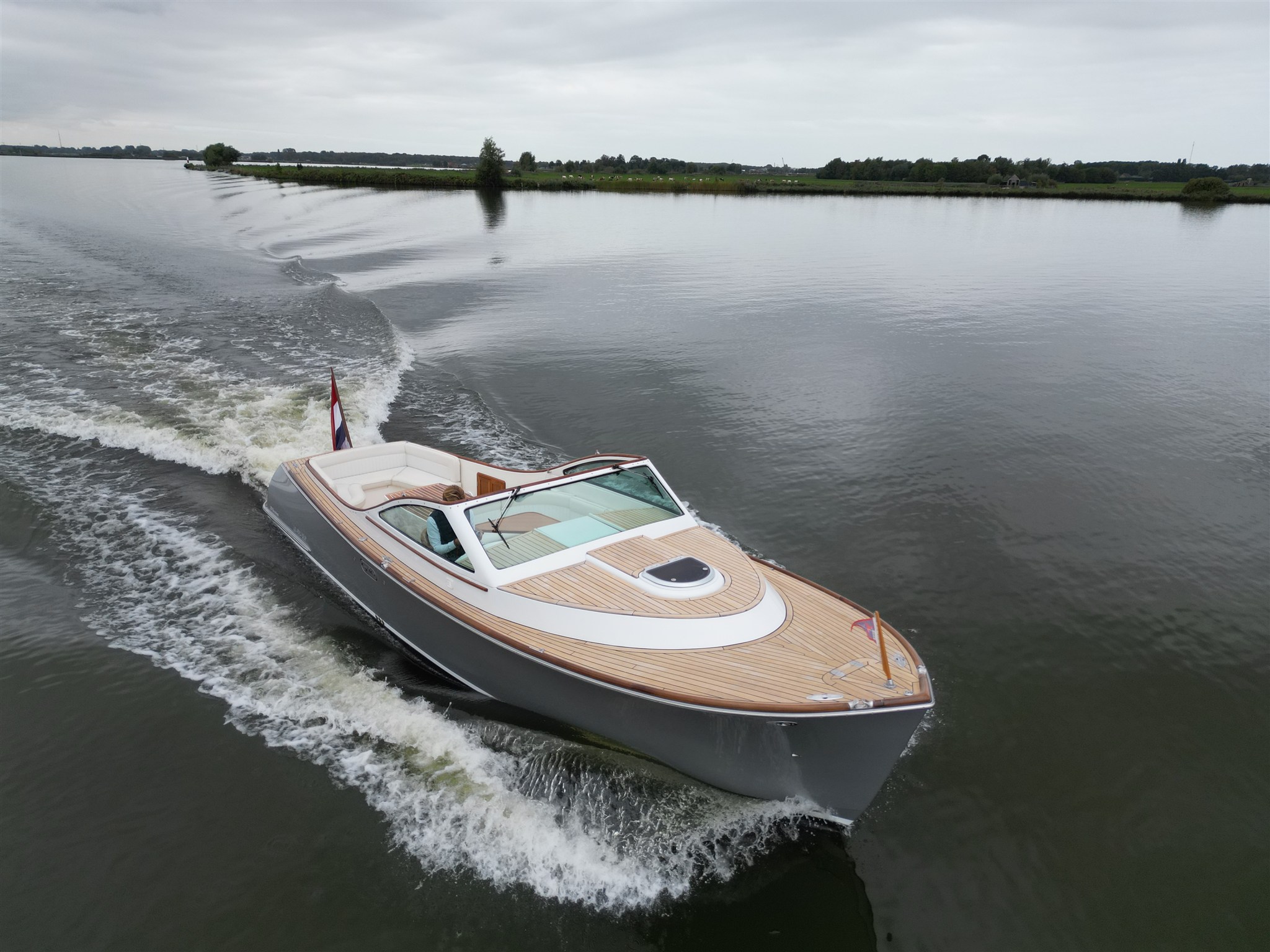 foto: 17 Long Island 33 Runabout