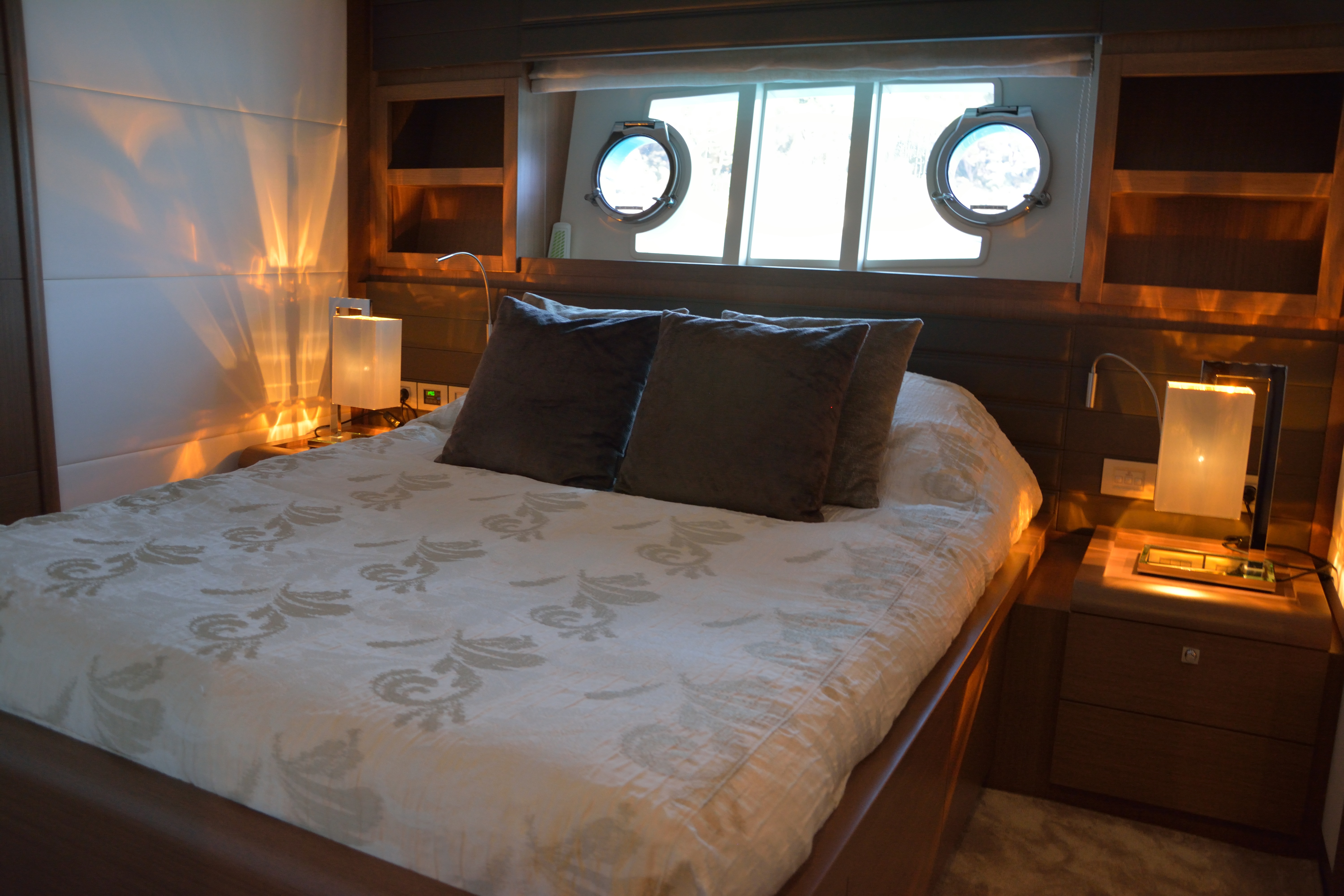 foto: 28 Ferretti 800 HT