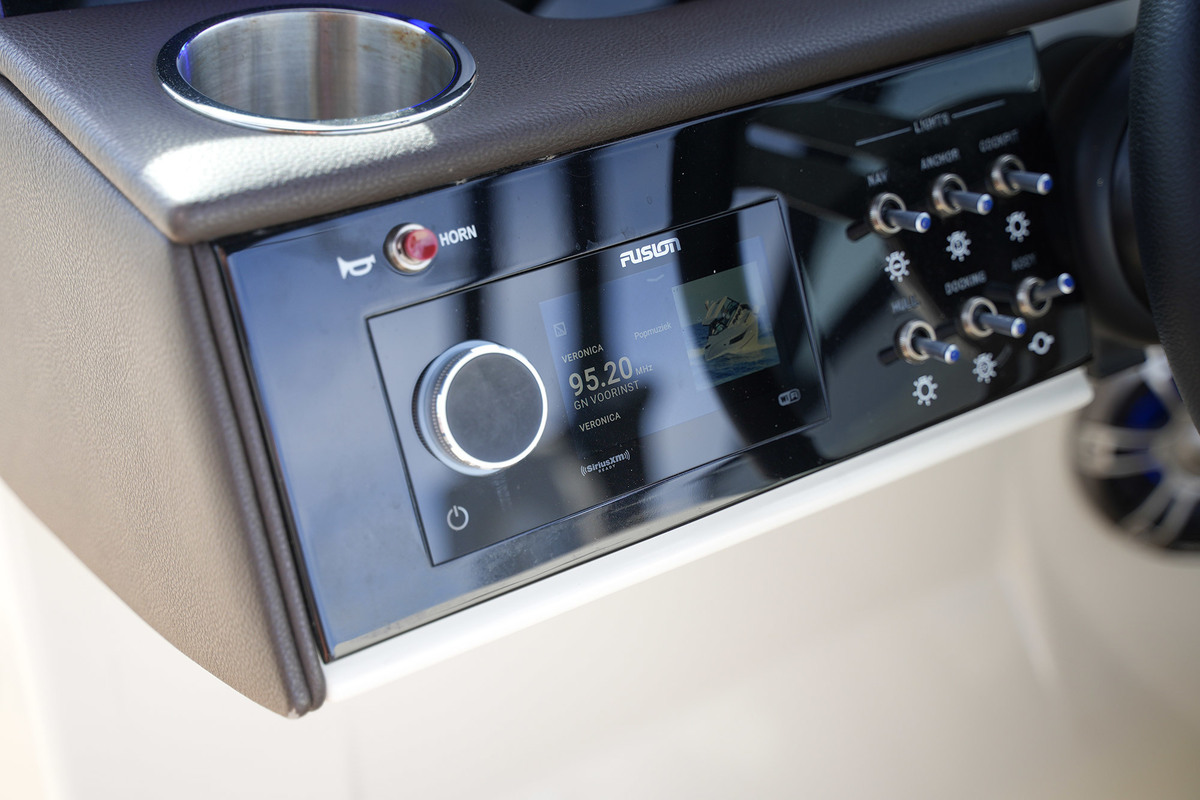 foto: 21 Sea Ray SDX 290 Outboard