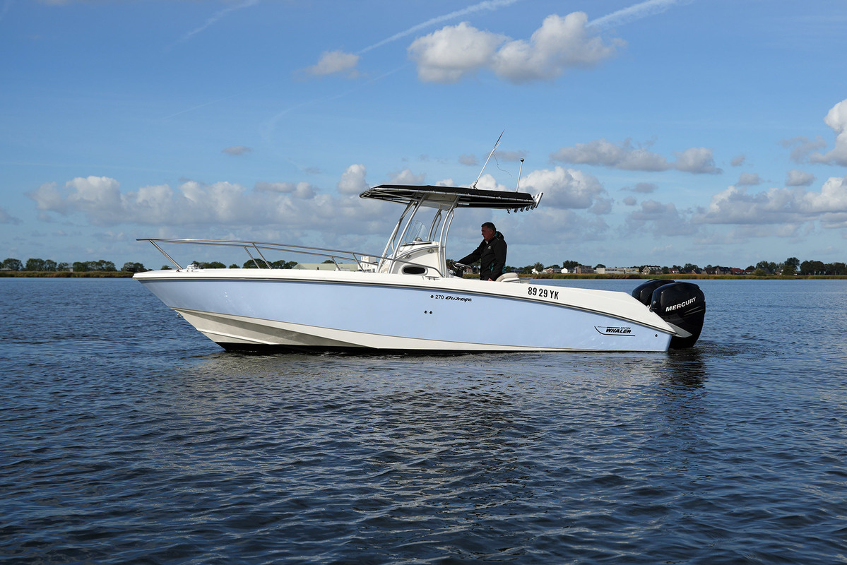 foto: 25 Boston Whaler 270 Outrage