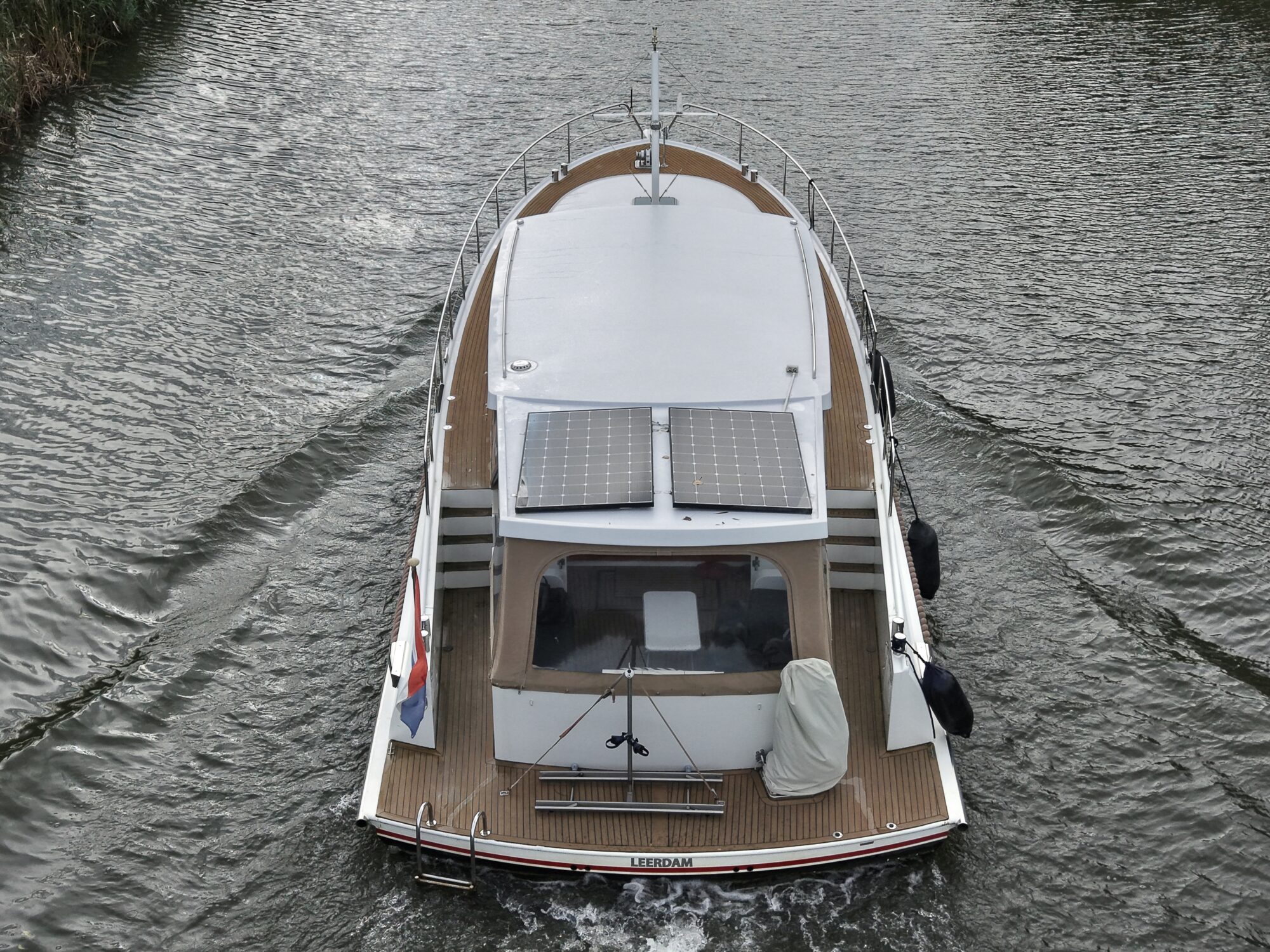 foto: 75 Serious Yachts Serious Yachts Gently Low Bridge 45 Sedan