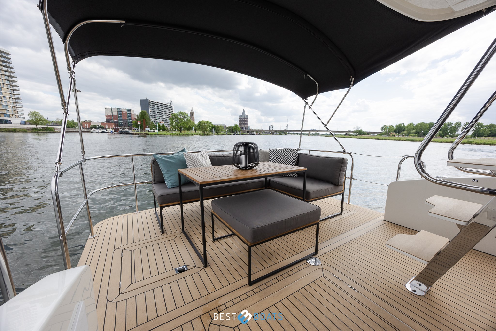 foto: 21 Cobra Yachts Futura 36 Premium Fly