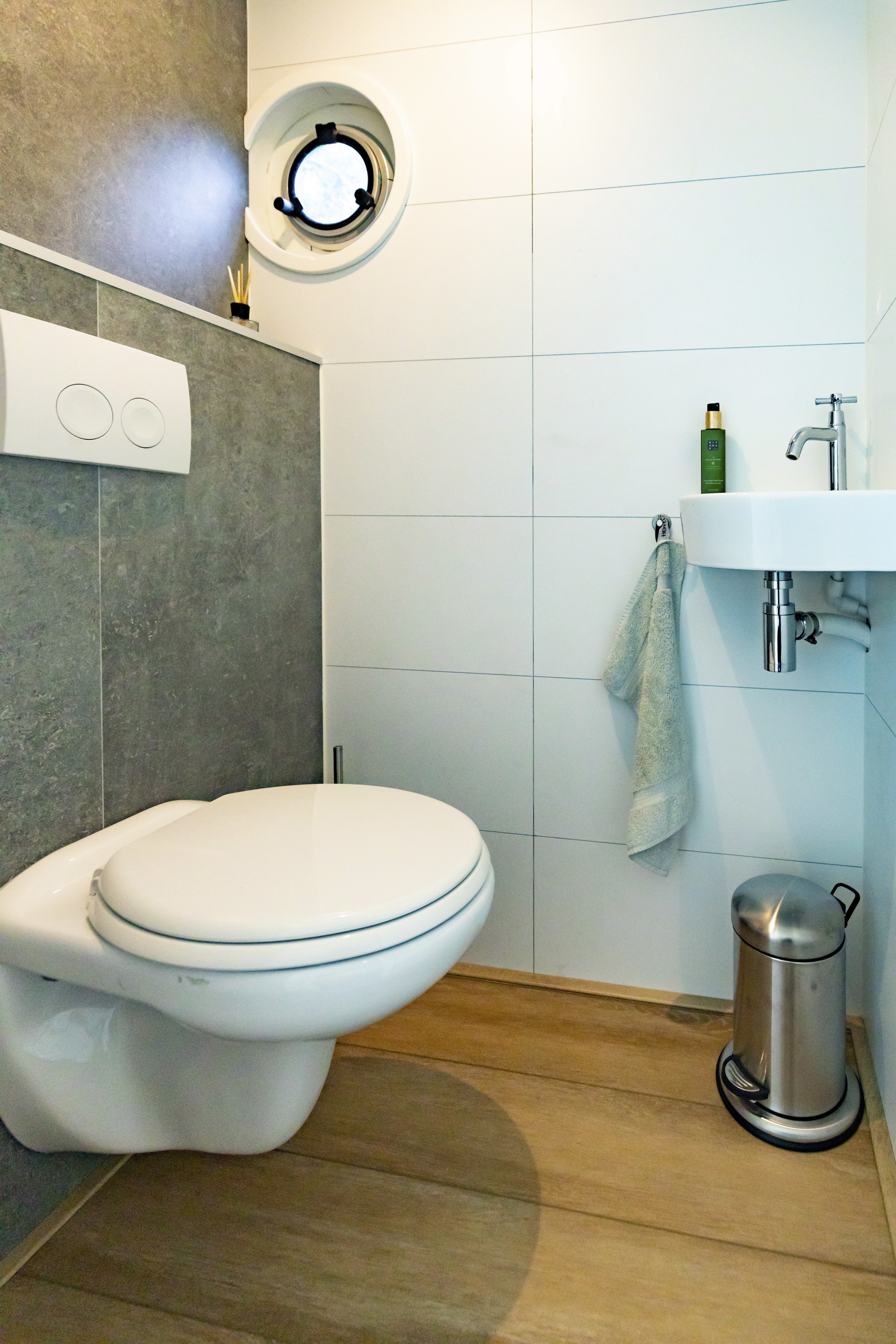 foto: 22 Houseboat Friesland 12.75 X 4.50 (inboard Engine)