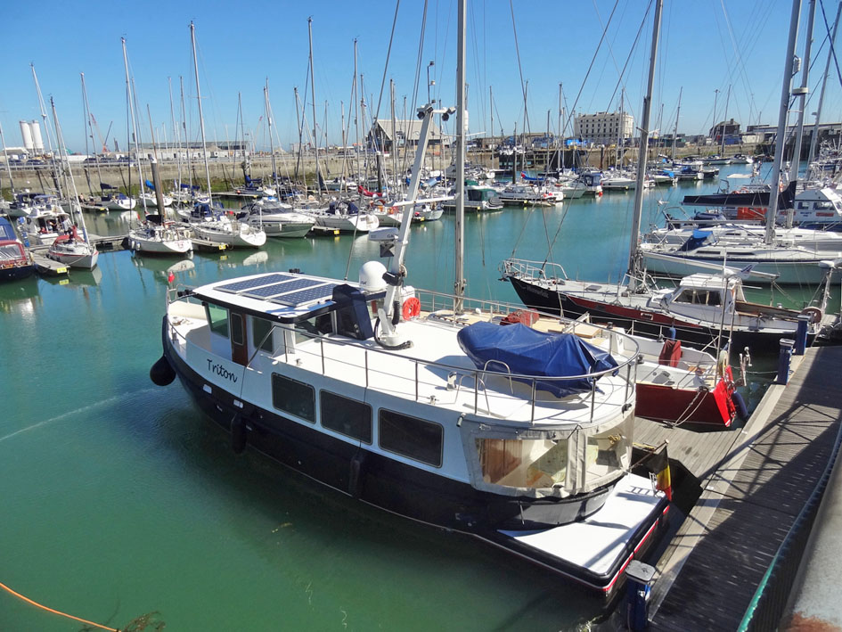 foto: 34 Trawlerjacht 48, zeegaand