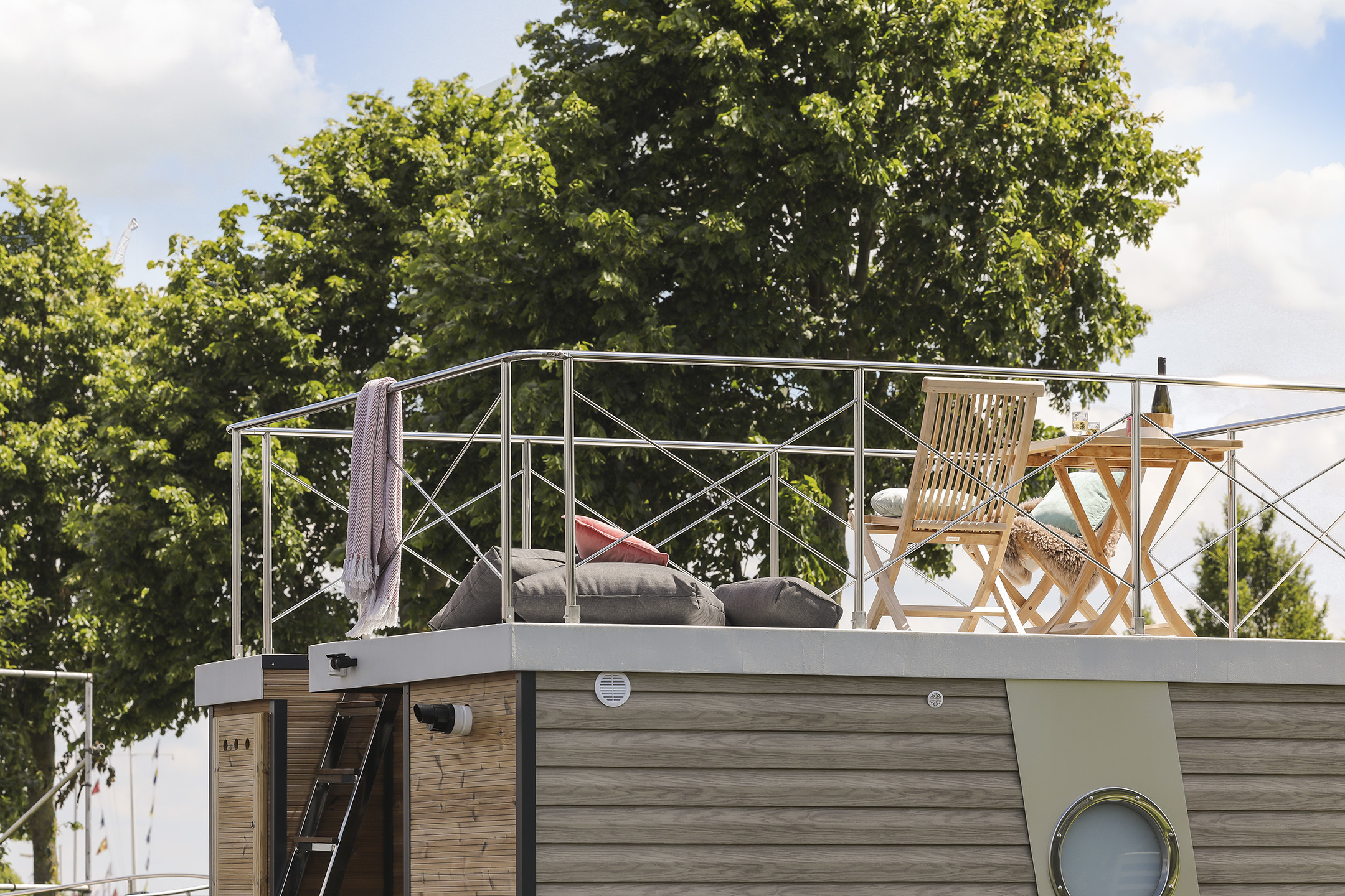 foto: 33 Campi 300 Houseboat