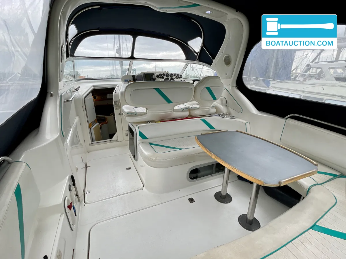 foto: 37 Sealine 310 Sportbridge