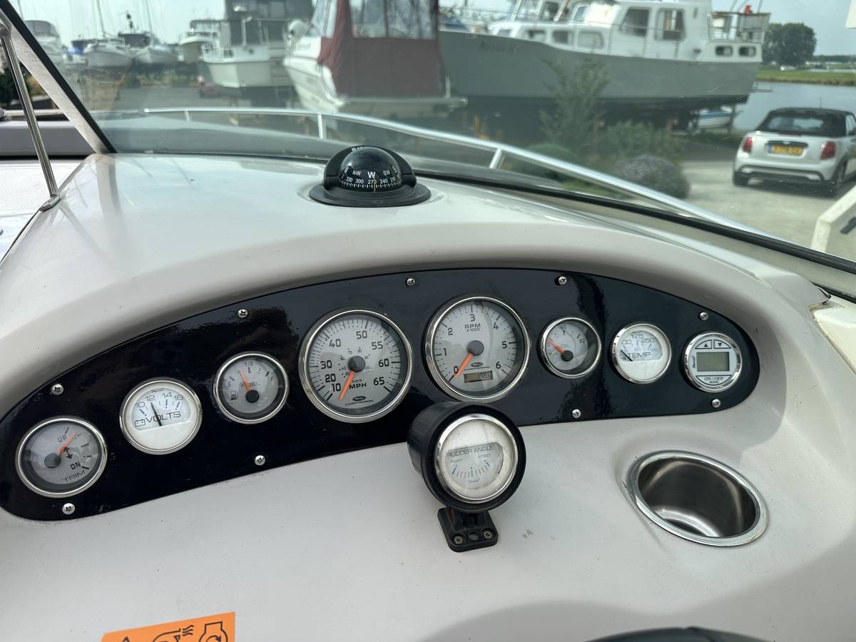 foto: 16 Chaparral 325 SSI