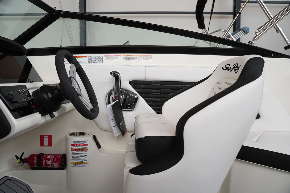 foto: 48 Sea Ray SPX 230 Outboard