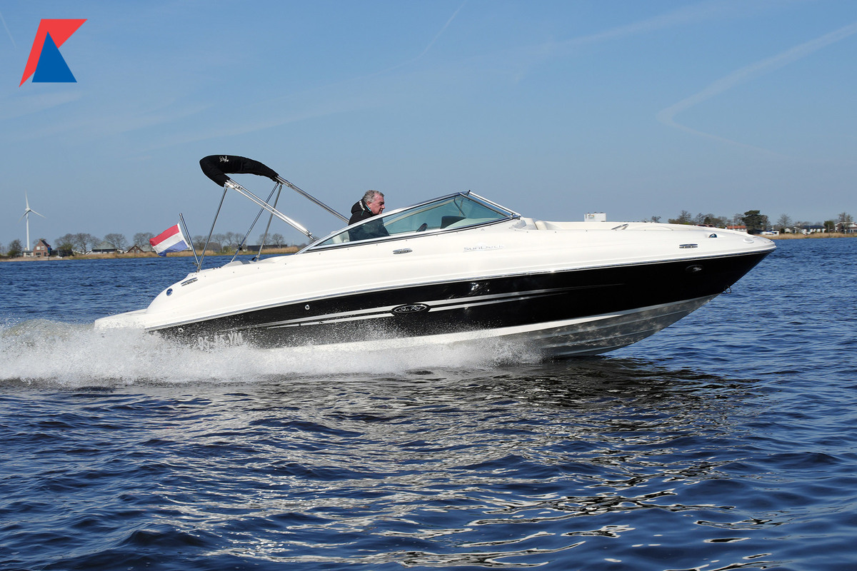 Sea Ray 220 Sundeck