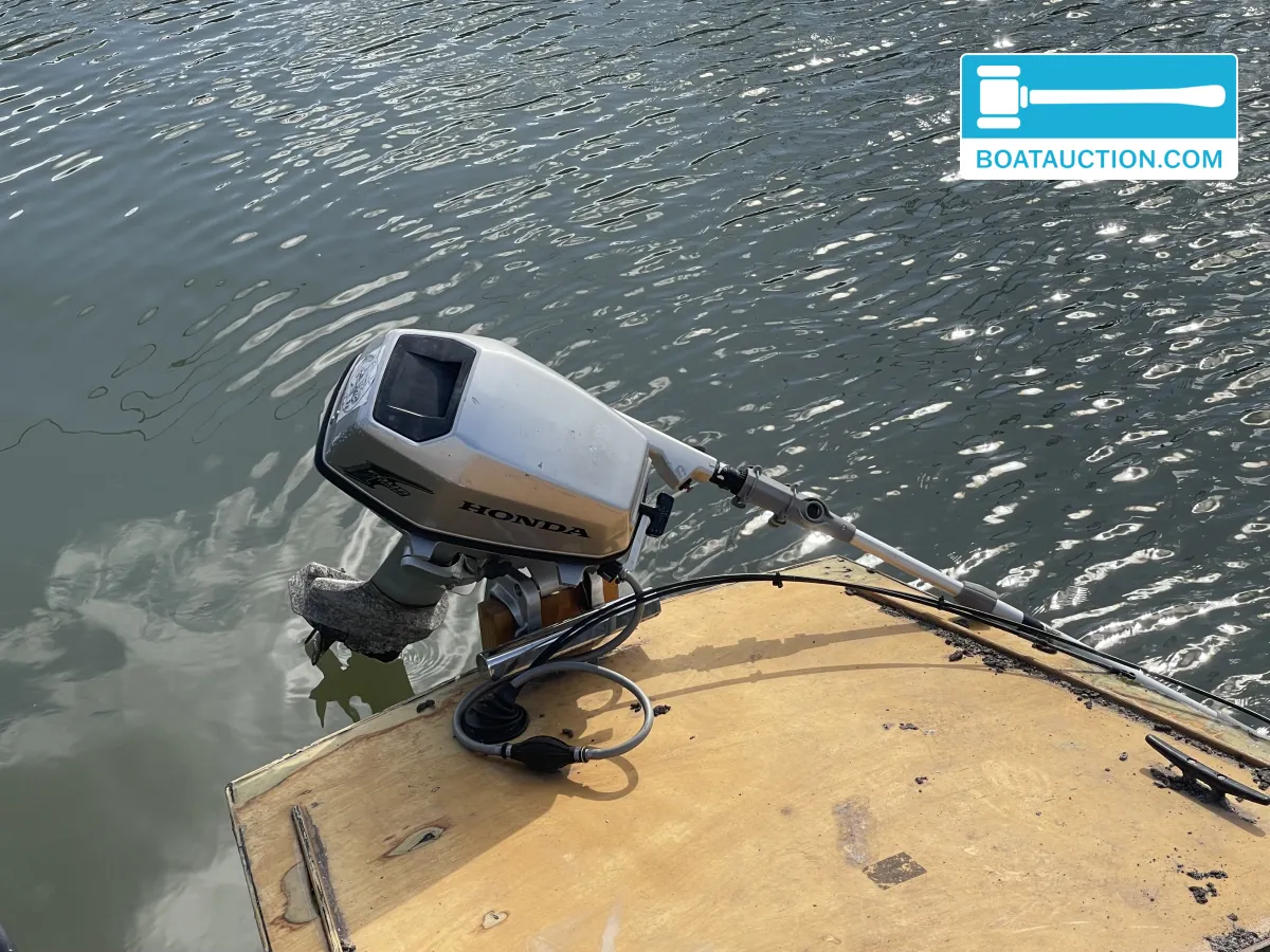 foto: 6 Motorboat 600