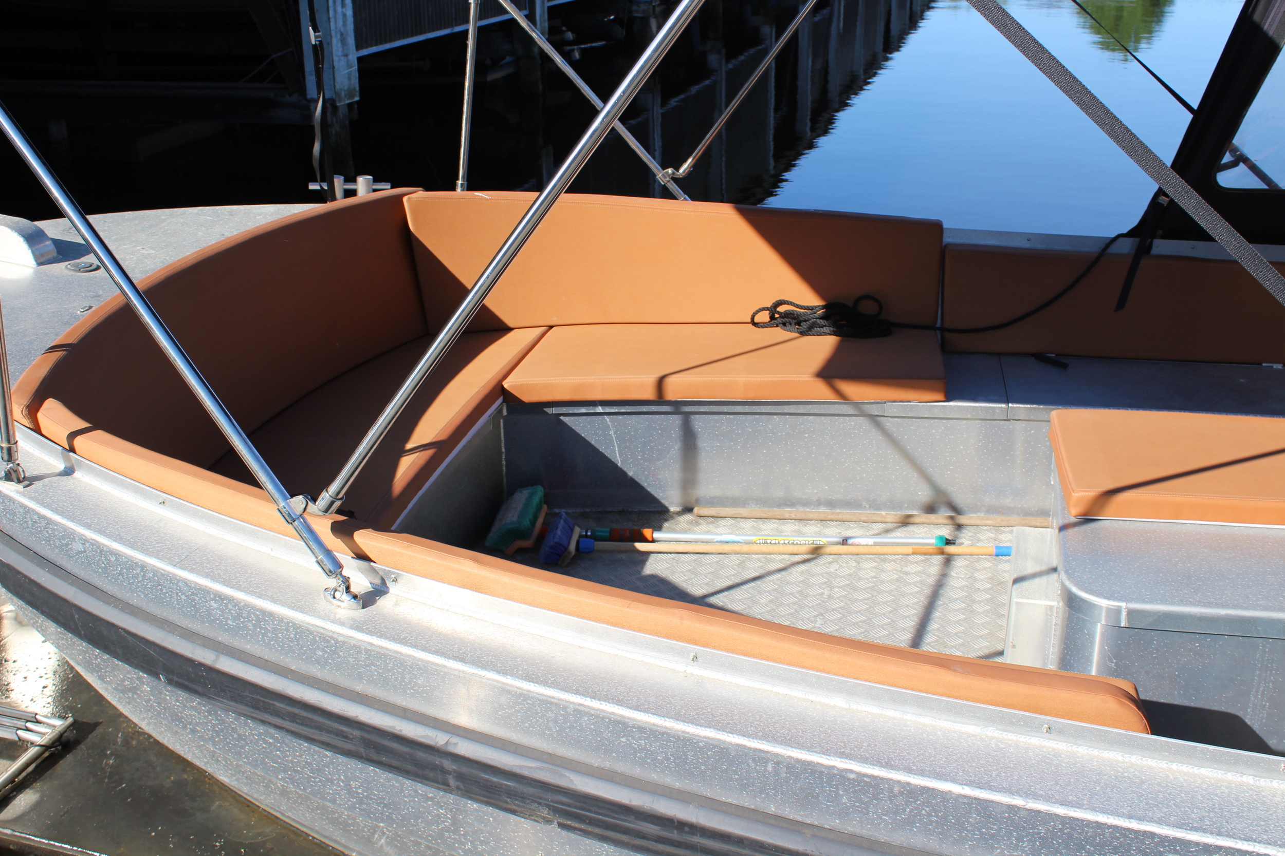 foto: 16 Black Fish Cabin 850 XL
