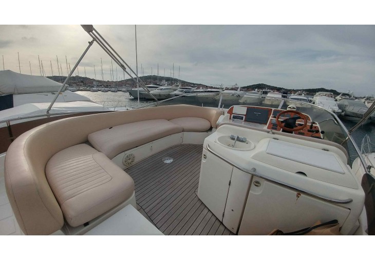 foto: 8 Sealine T 52