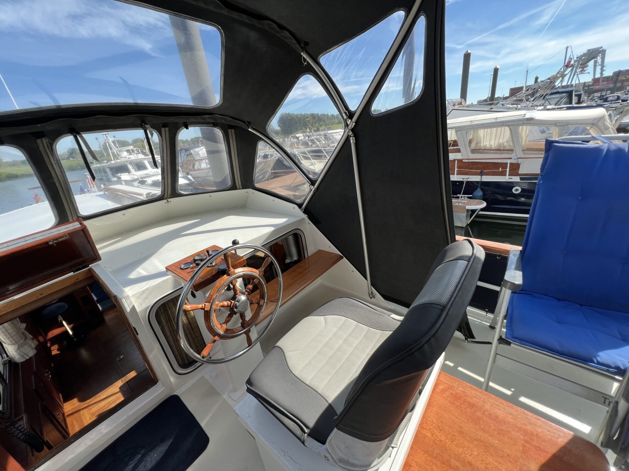 foto: 27 Beachcraft Beachcraft 11.30 AK Cabrio