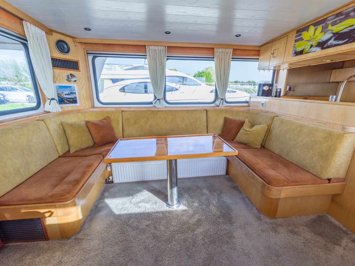 foto: 8 Vripack  Trawler 15.75 