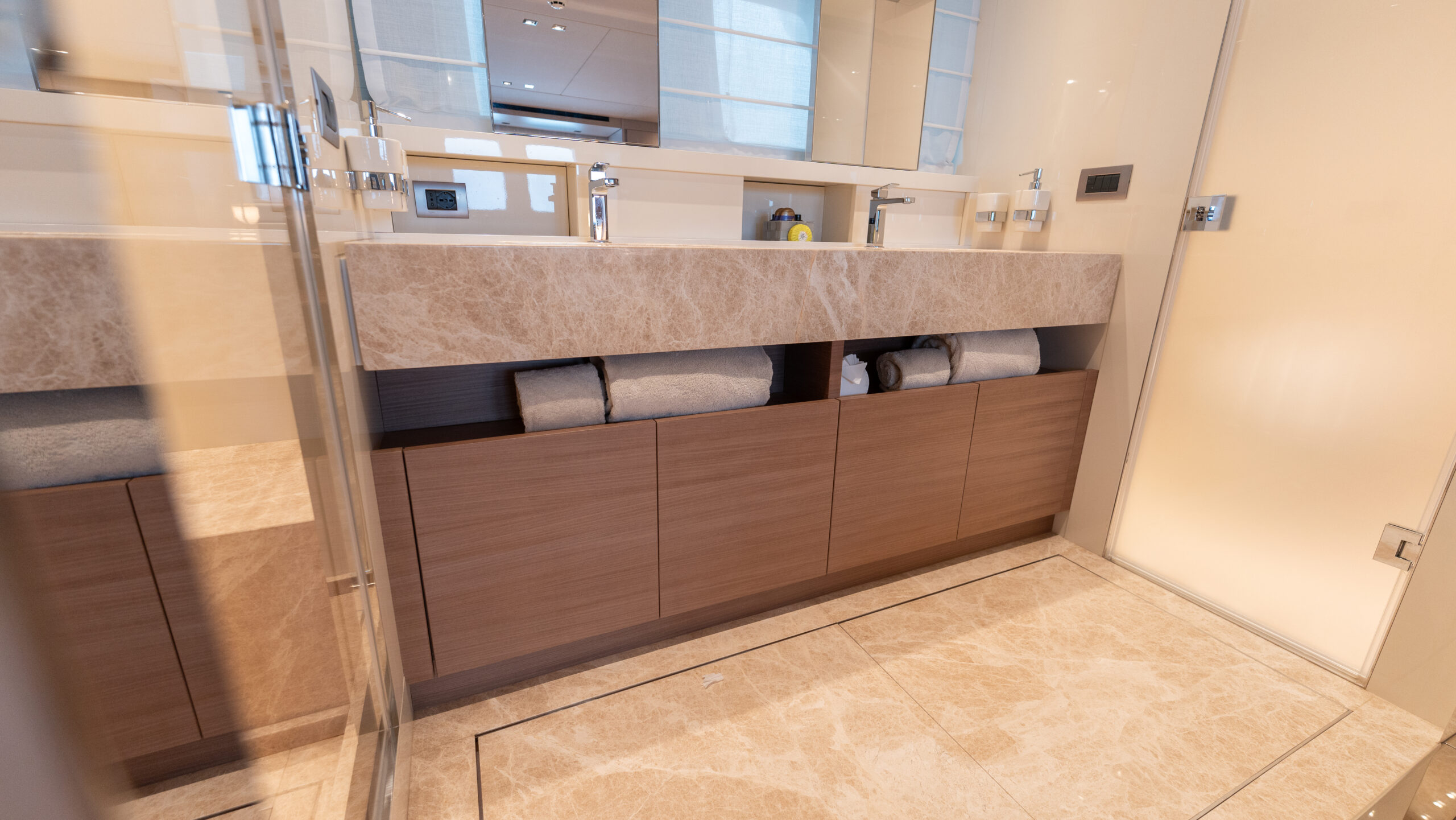 foto: 50 Sanlorenzo SX88