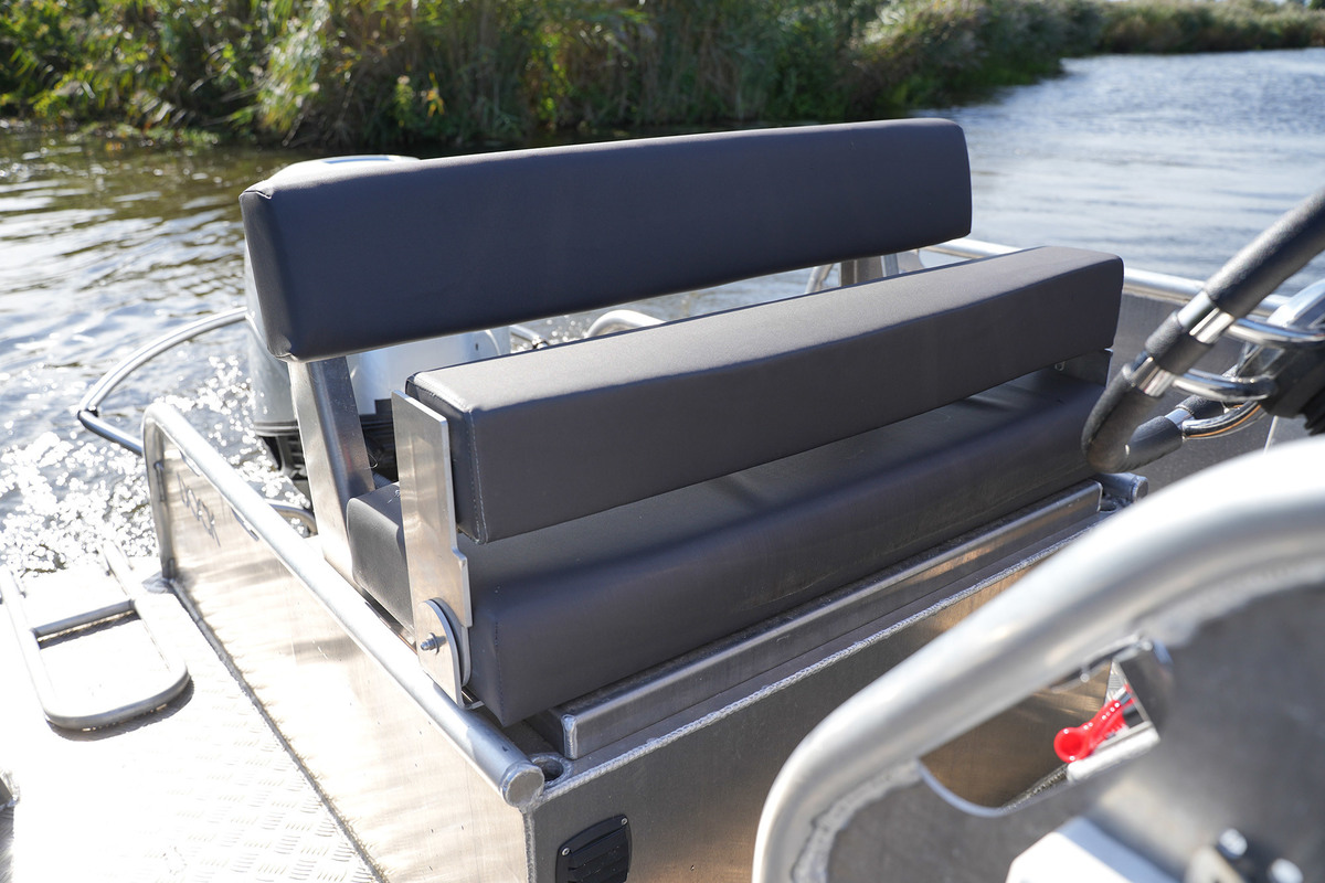 foto: 14 Dock Steel 650